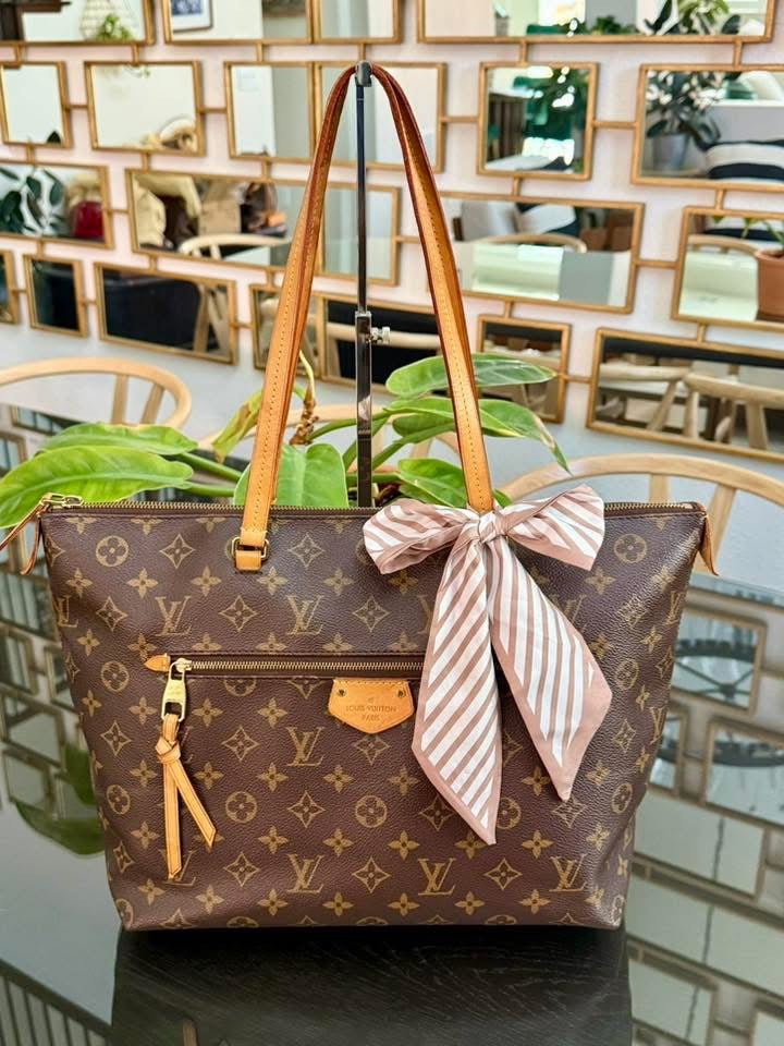 Monogram Lena MM Tote with Non branded Twilly 🗓️ Year: 2016