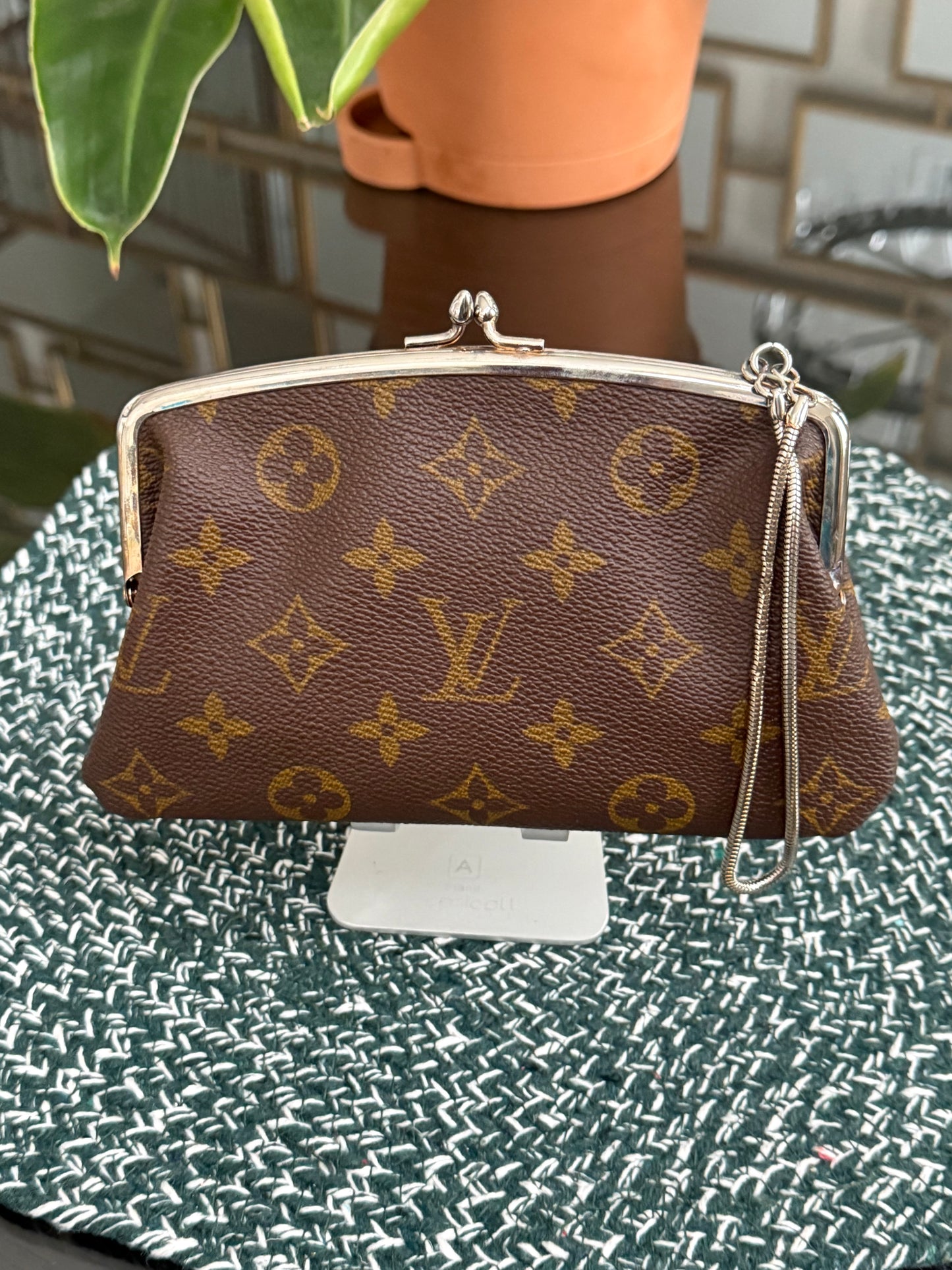 Vintage Monogram Kisslock Pouch🗓️