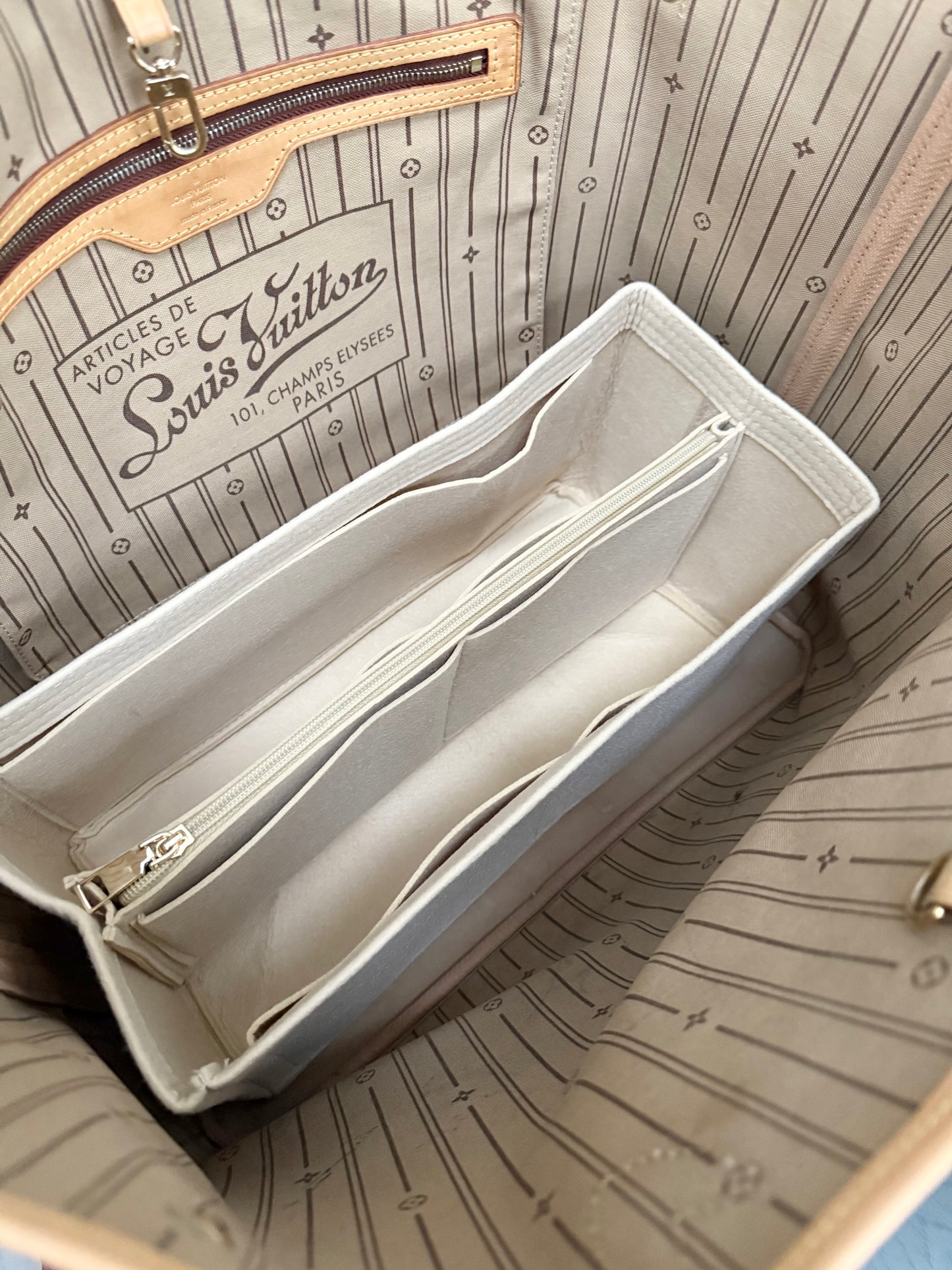 Neverfull GM in Monogram with Dustbag and Insert Organizer 📅 Year: 2007