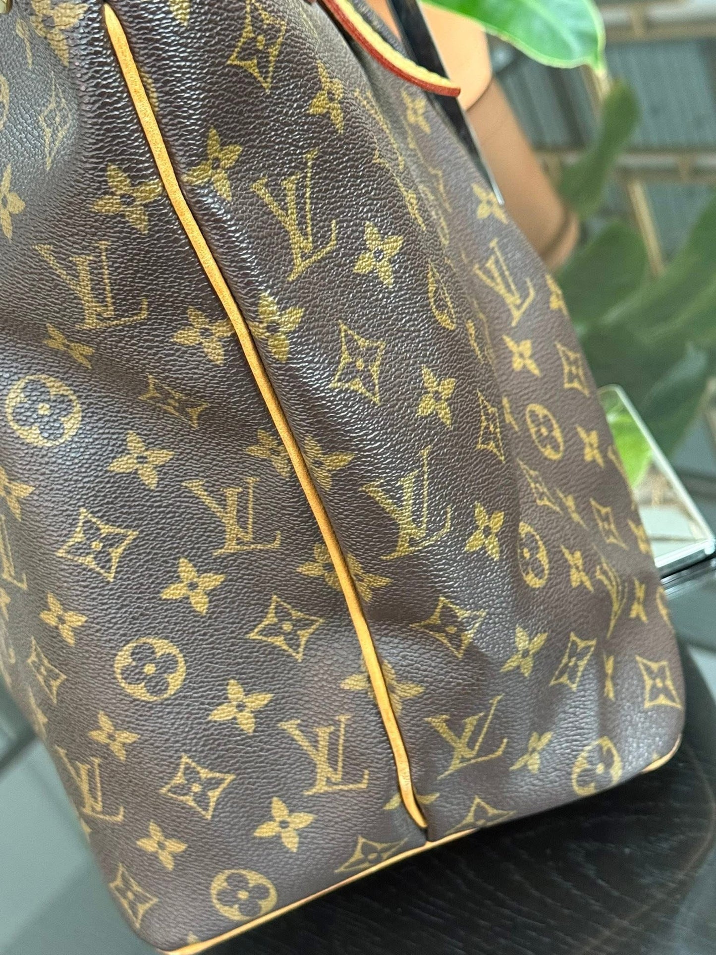 Palermo GM with Original Strap. Dustbag and Insert Organizer 🌺
Year: 2009