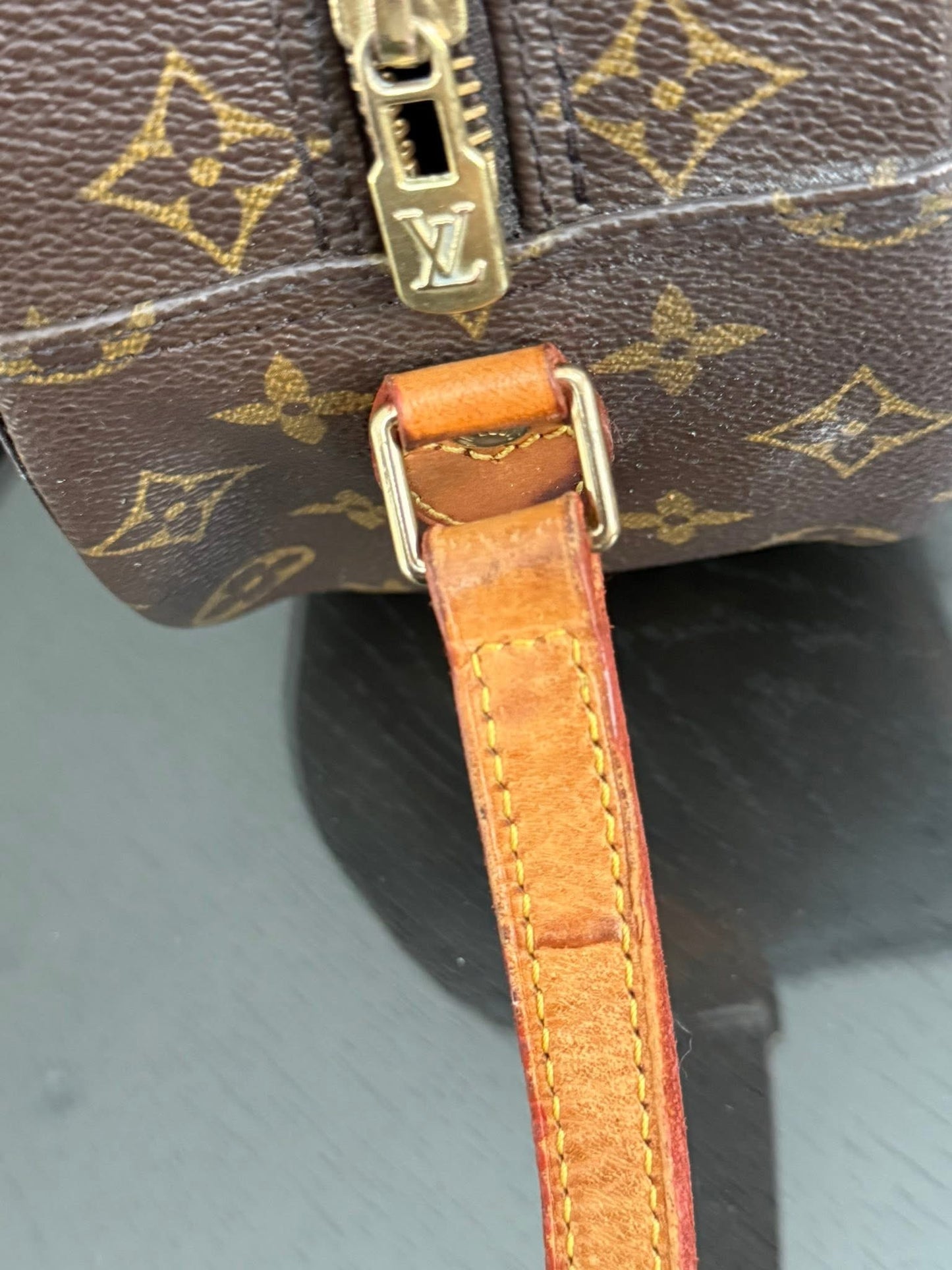 Blois Crossbody -🗓️ Year: 1994