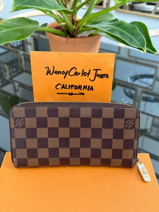 Zippy Long Wallet in DE with Box Year: 2013