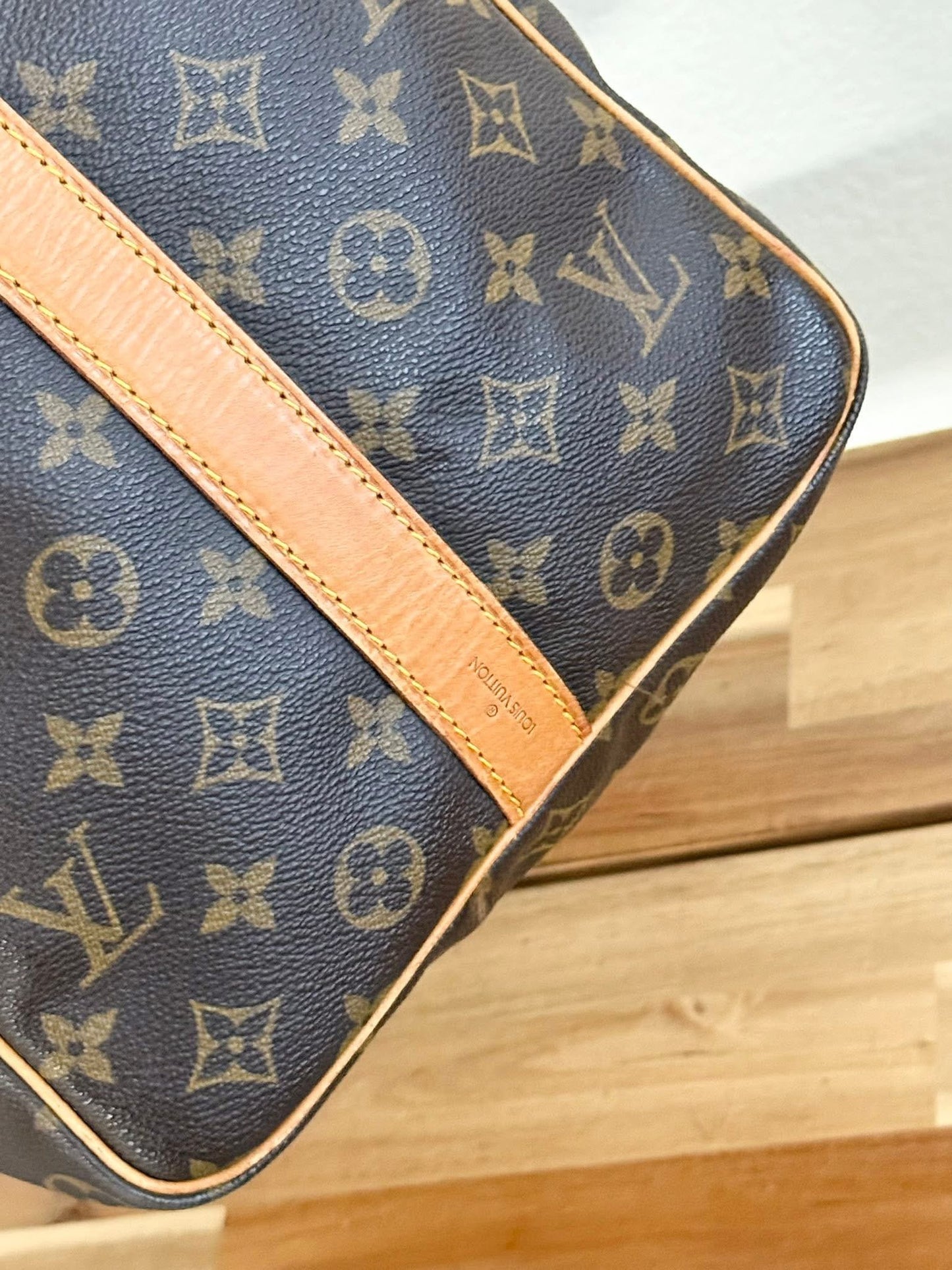Keepall 50 Bandoulier with Original Strap, Luggage tag and Poignet  📅 Year: 1990