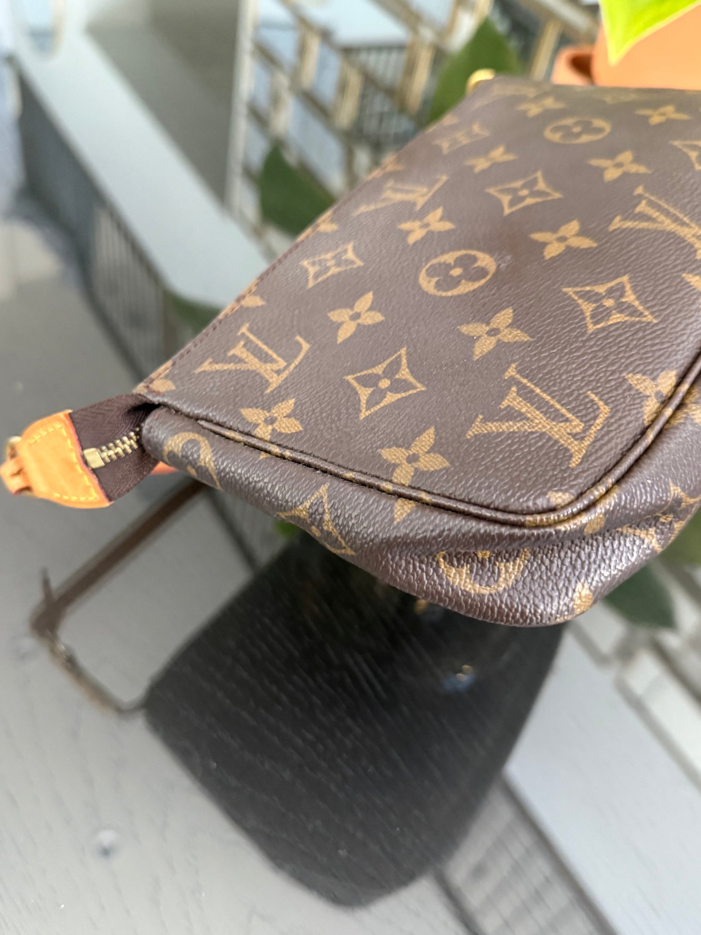 Pochette Accessories - 📅 Year: 2002