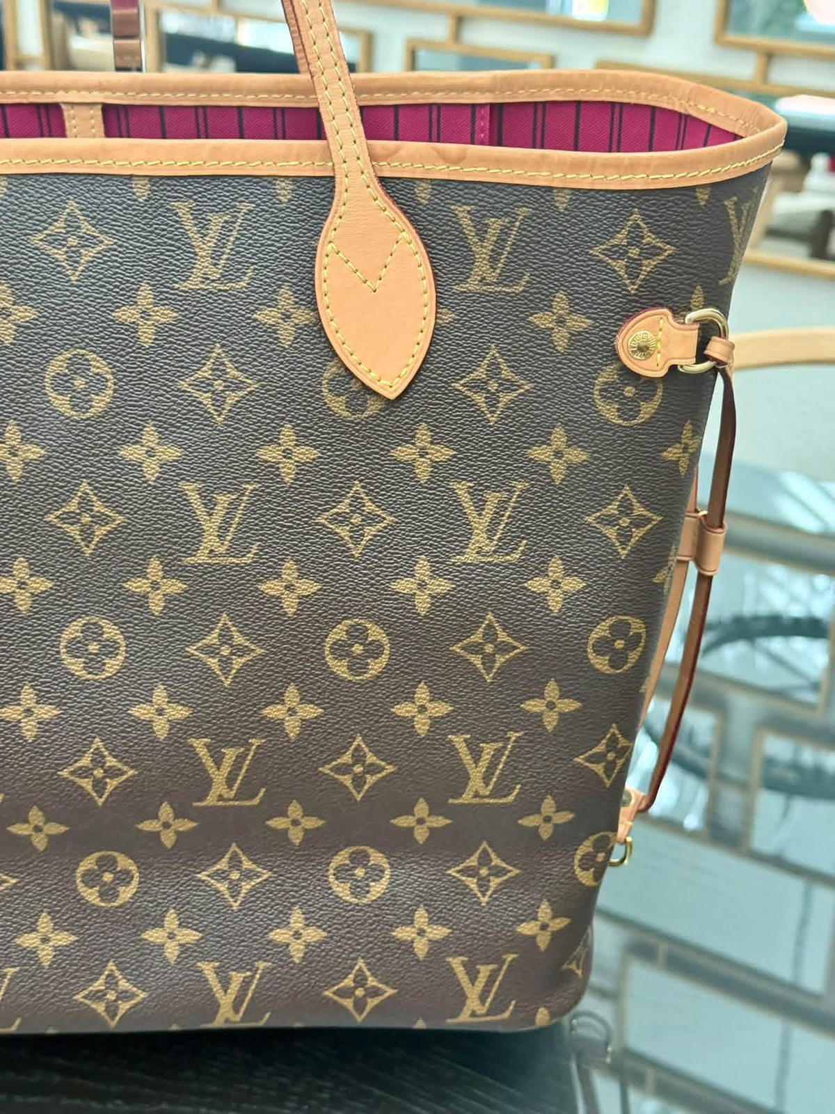 Neverfull MM in Peony interior with Dustbag and Insert Organizer 📅 Year: 2019