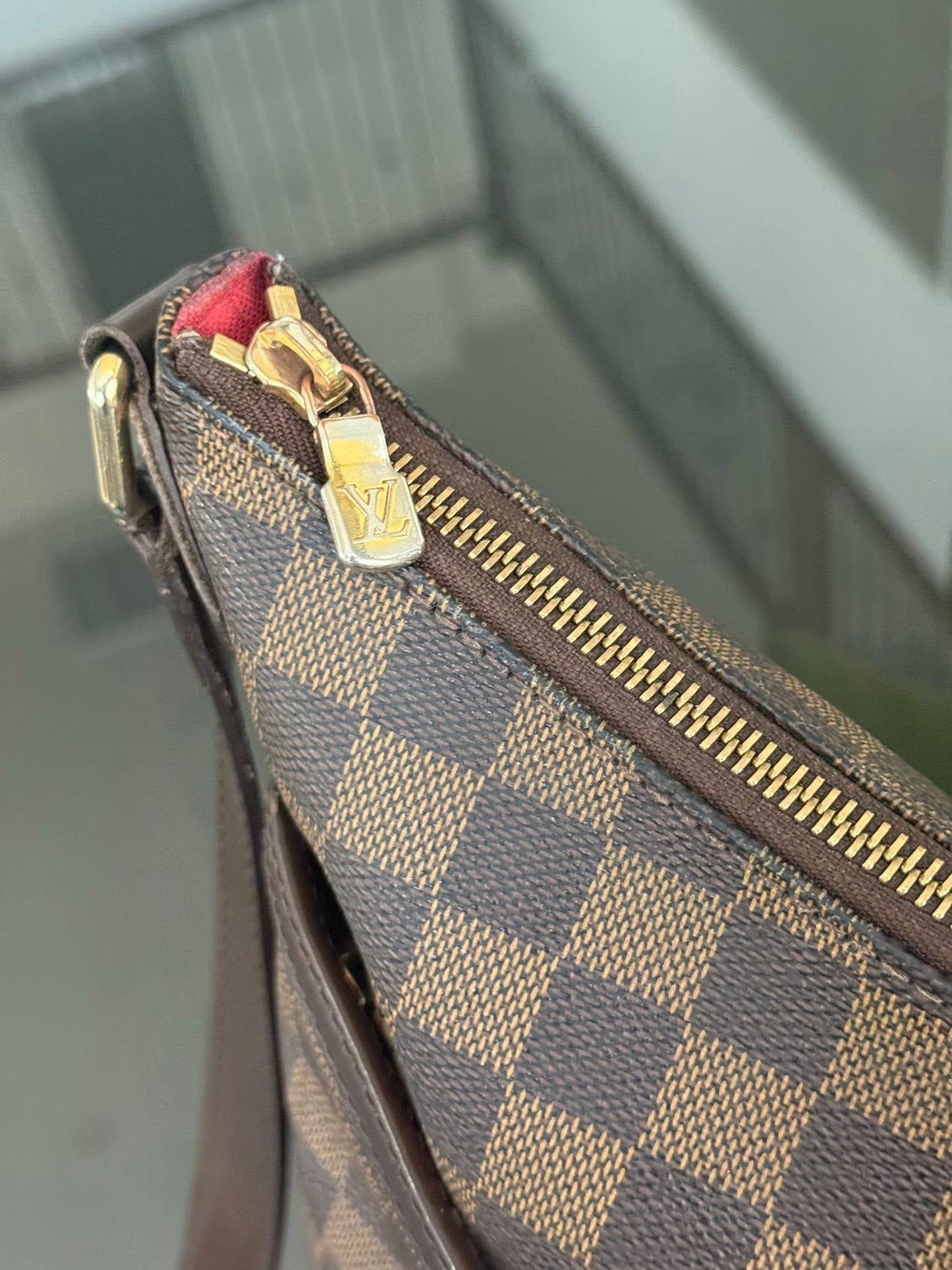 Bloomsbury GM Crossbody -🗓️ Year: 2009