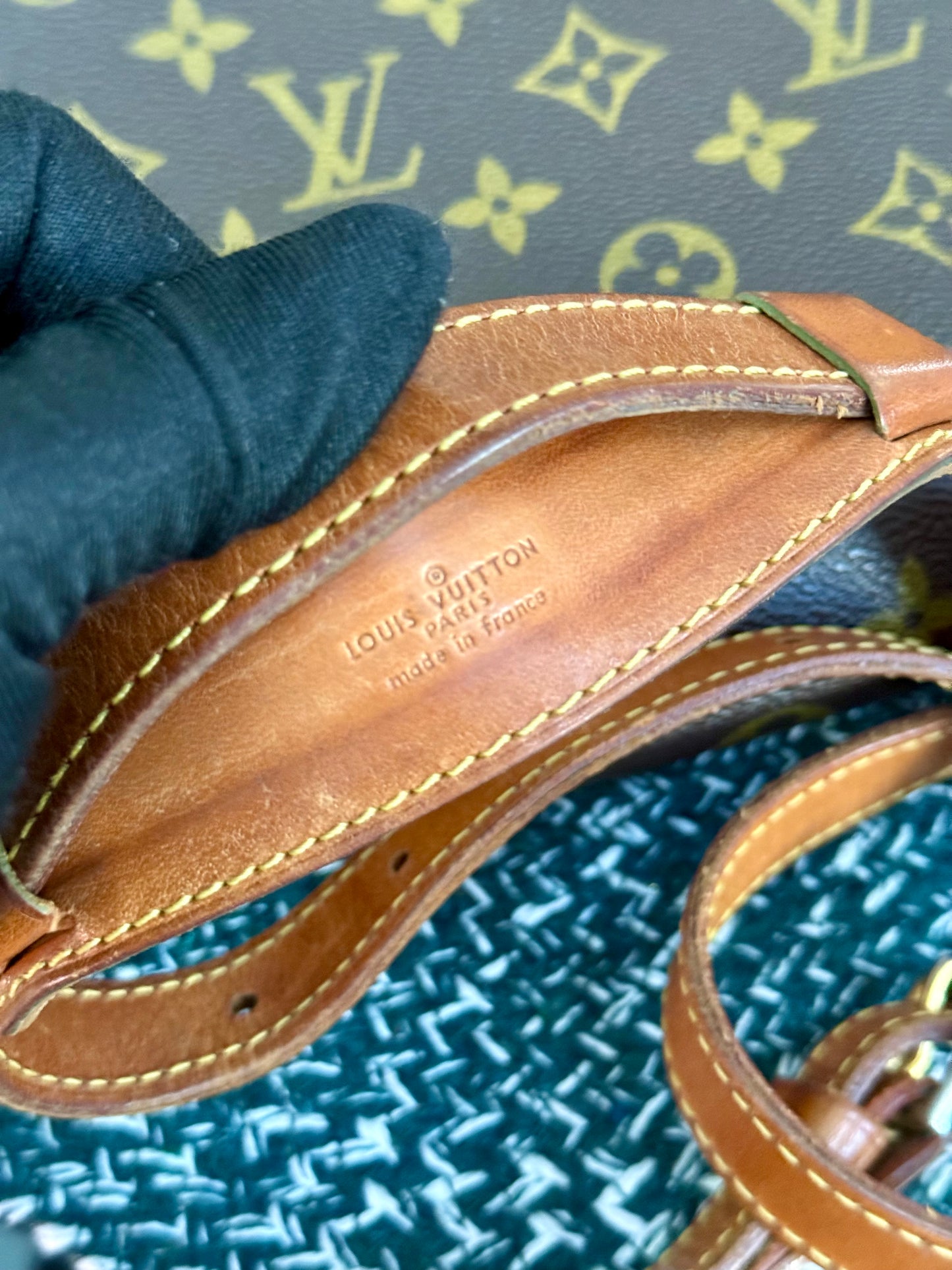 St. Cloud GM in Monogram 📅 Circa 80’s
💥No Peeling and No Stickiness💥