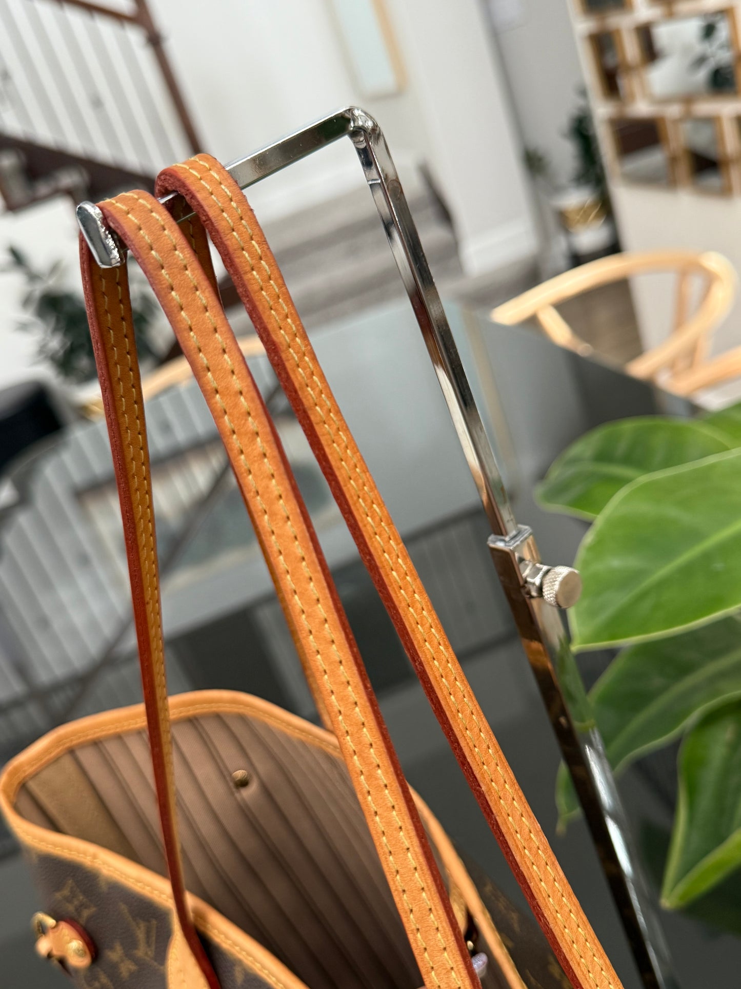 Neverfull MM in Monogram with Dustbag and Insert Organizer 📅 Year: 2017