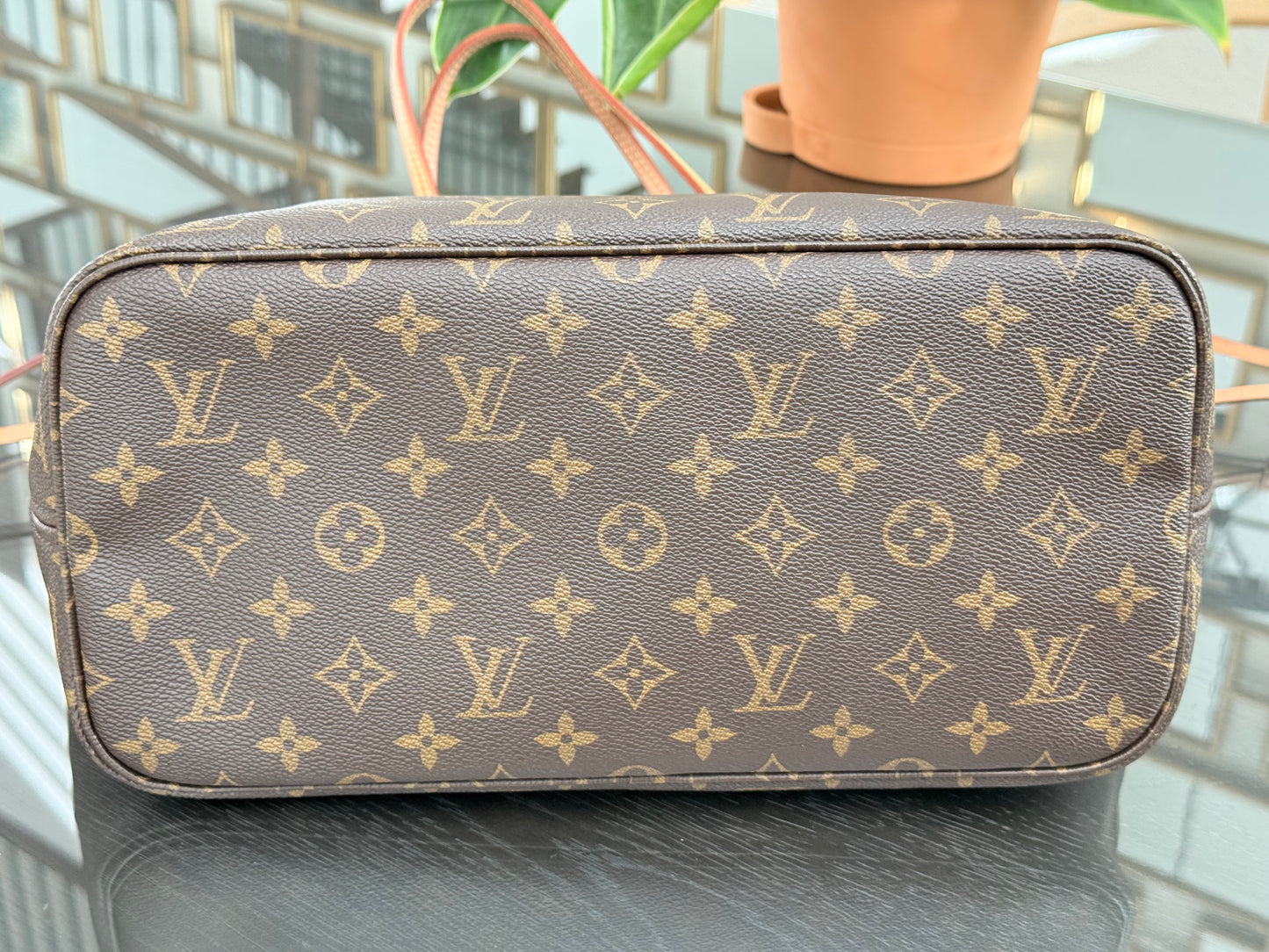 Neverfull MM Monogram in Peony with Dustbag 📅 Year: 2020
