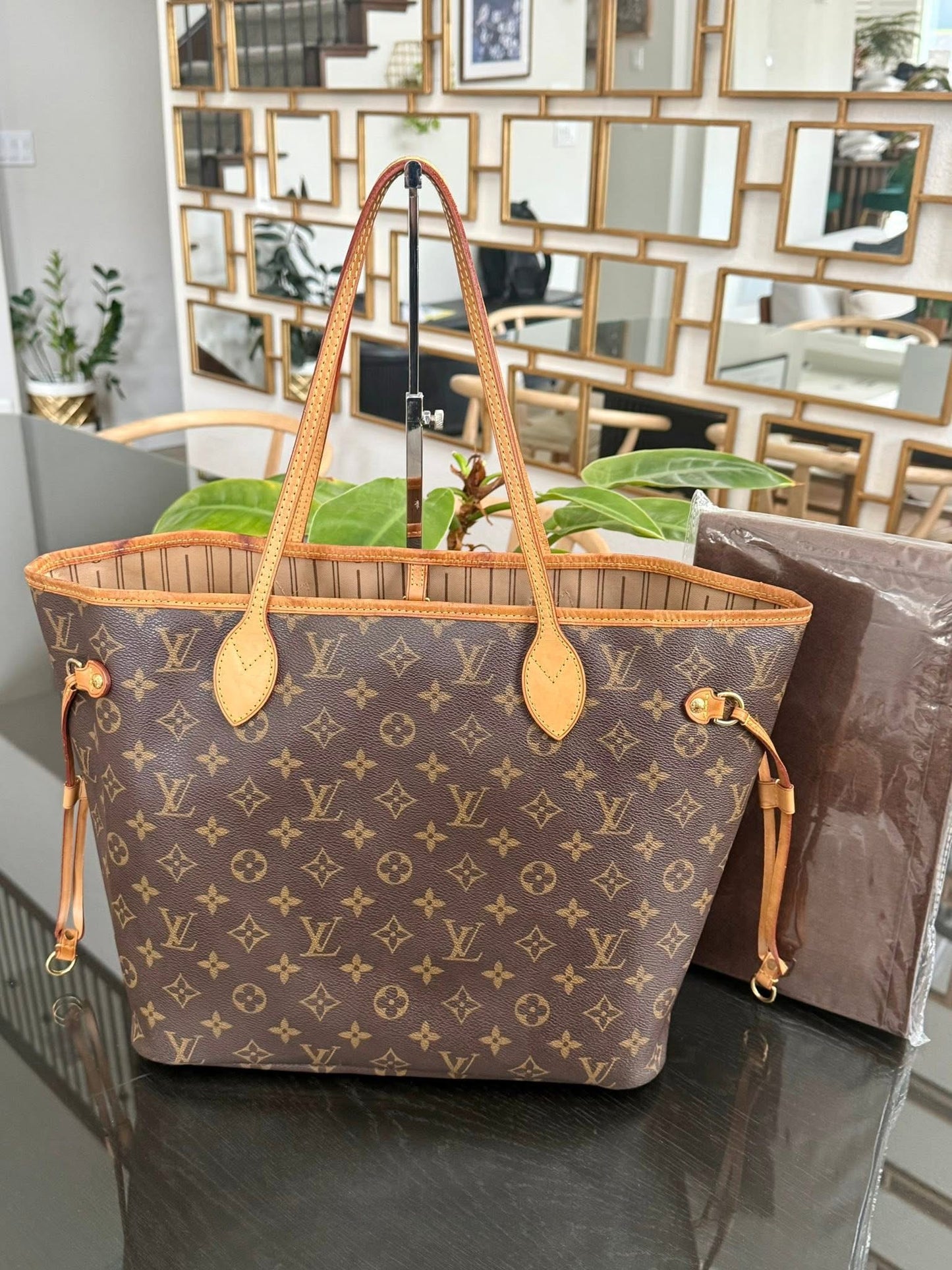 Neverfull MM with Insert Organizer 📅 Year: 2013