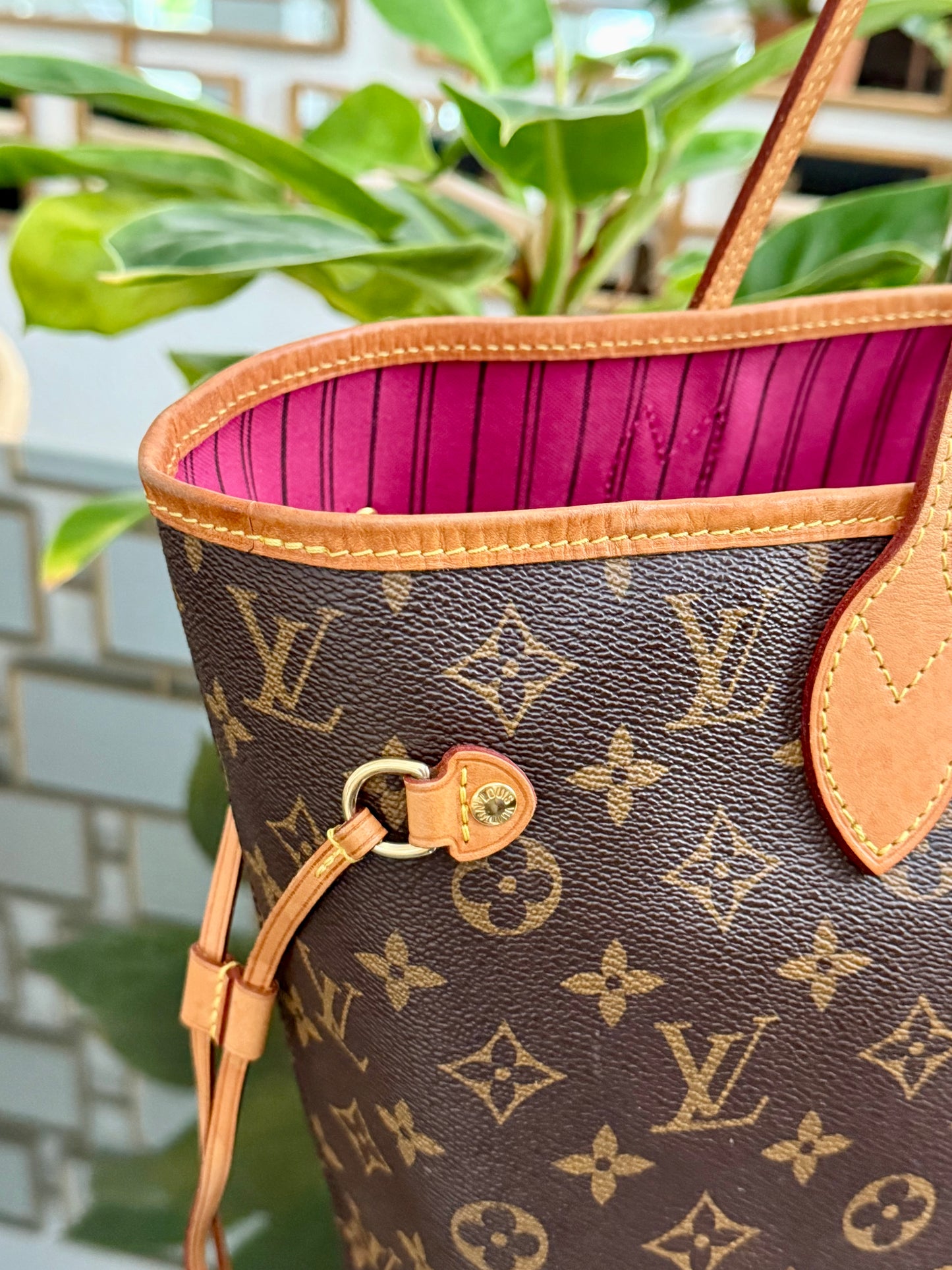 Neverfull MM in Peony interior with Dustbag 📅 Year: 2019
