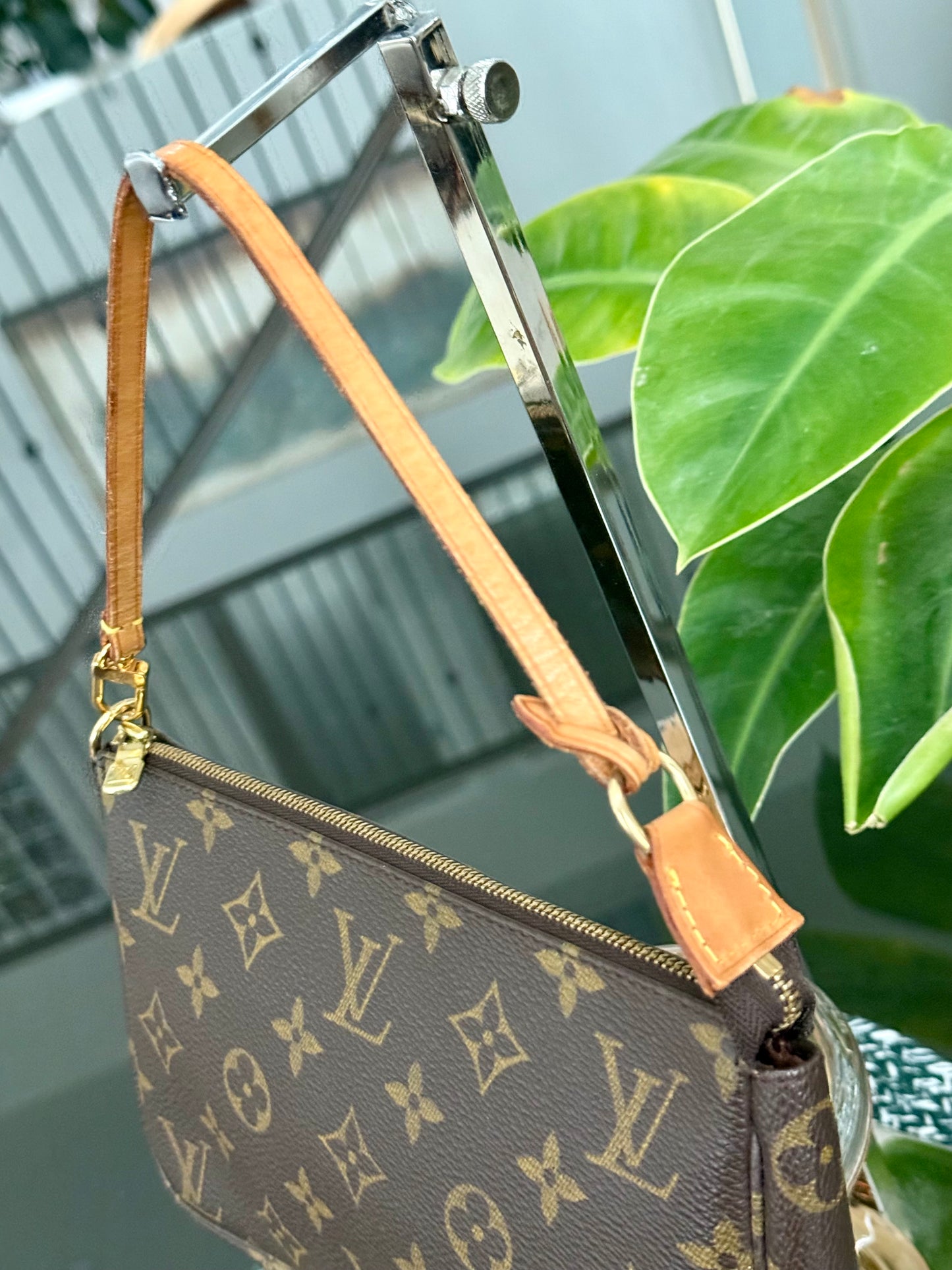 Pochette Accessories with Dustbag -🗓️ Year: 2001
