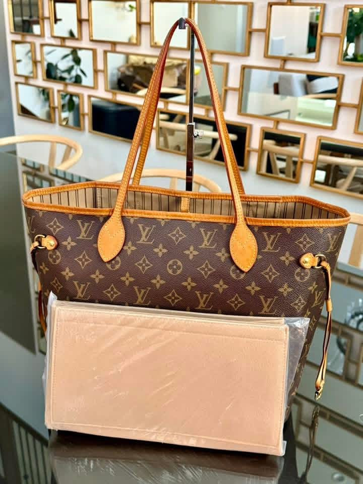 Neverfull MM in Monogram with Insert Organizer 🌺 📅 Year: 2015