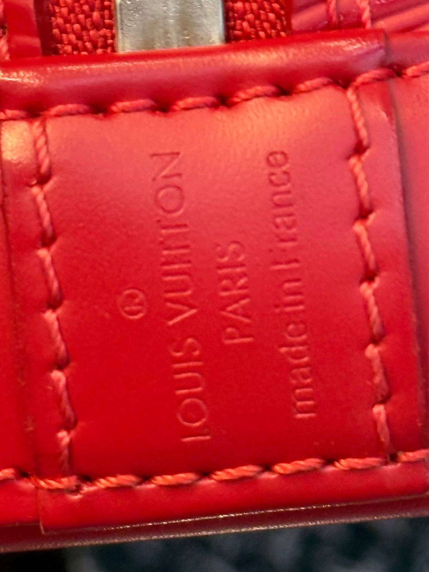 Alma BB in Epi Red with Clochette, Lock 🔐 keys, Original Strap, Dustbag and Insert Organizer 🗓️ Year: 2012