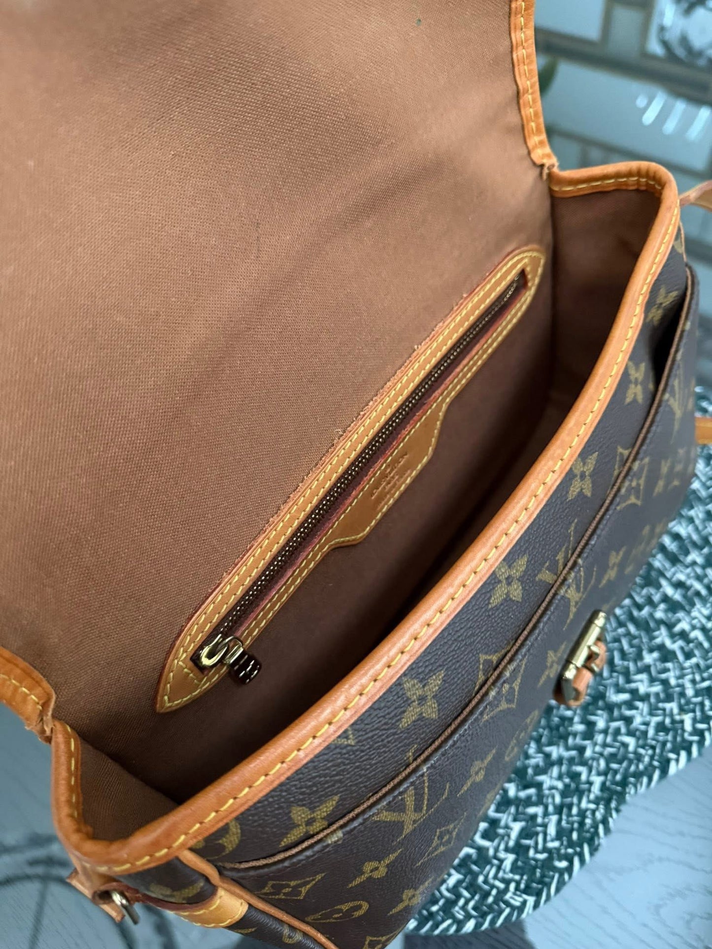 Sologne Crossbody 📅 Year: 2000