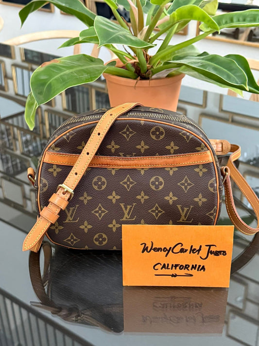Blois Crossbody -🗓️ Year: 1995
