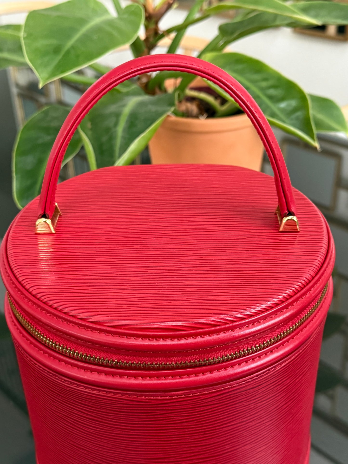 Epi Cannes with Lock No key-🗓️ Year: 2000