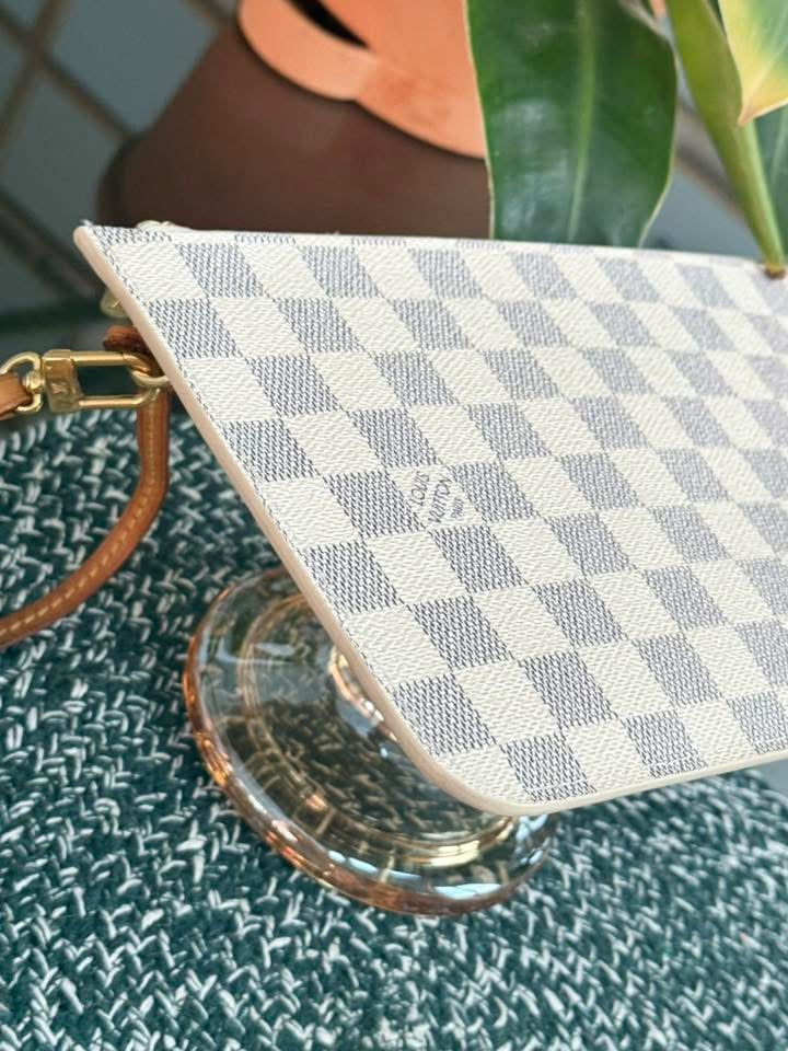 Neverfull MM/GM Pouch in Azur 🗓️ Year: 2014