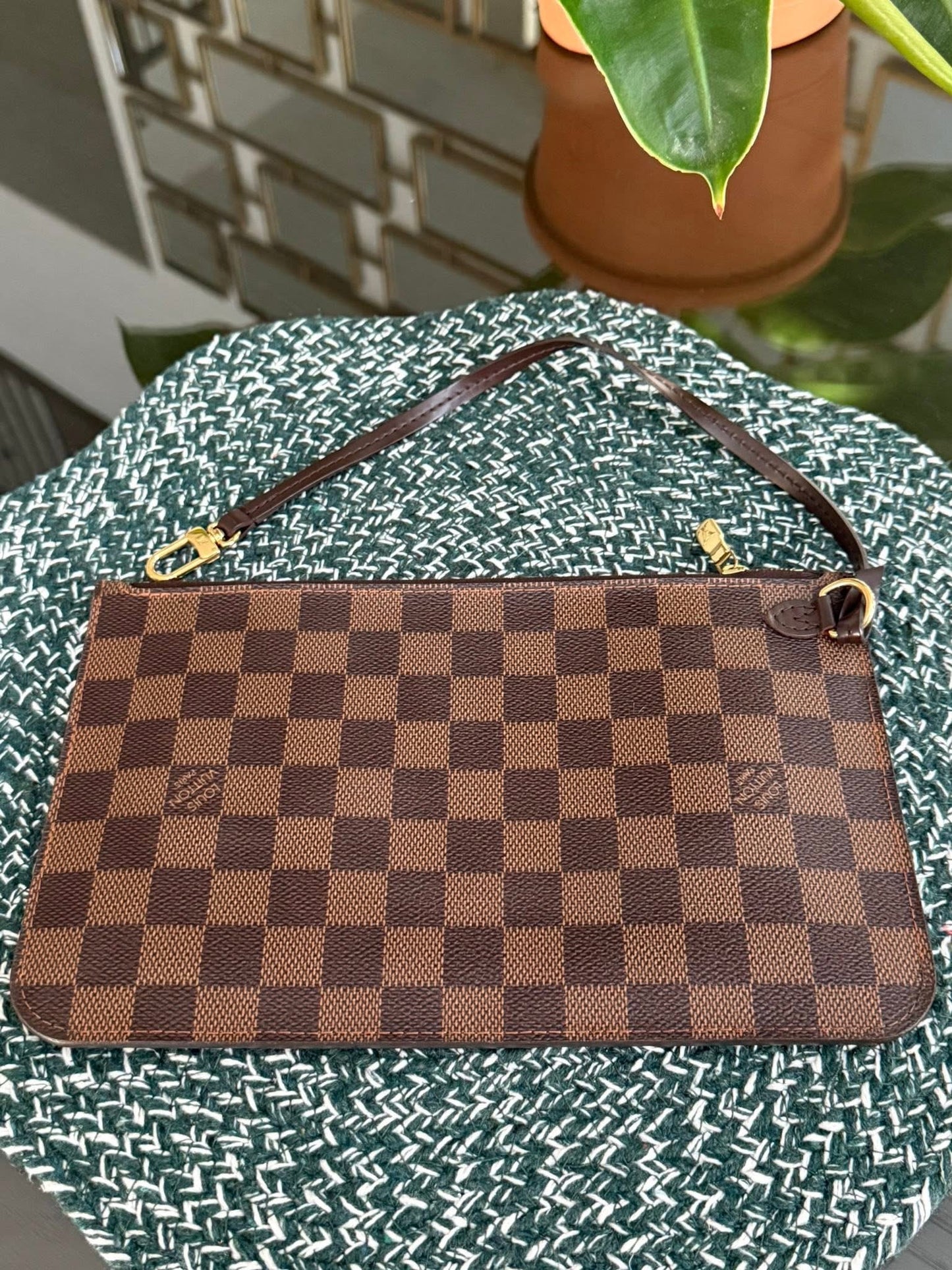 Neverfull MM/GM in DE Pouch with Wriststrap 🗓️ Year: 2016