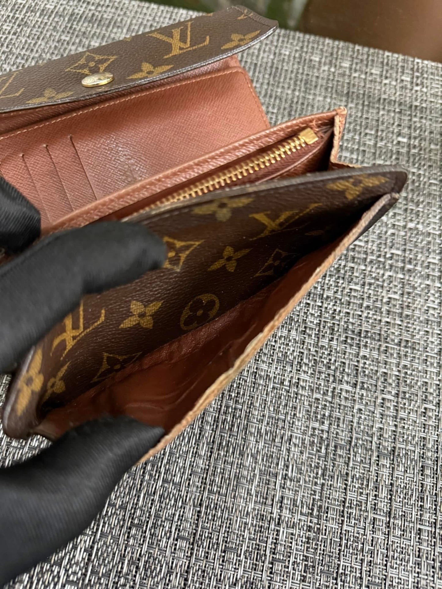 Alexandra Wallet with 14 Cardholders 🗓️ Year: 2007