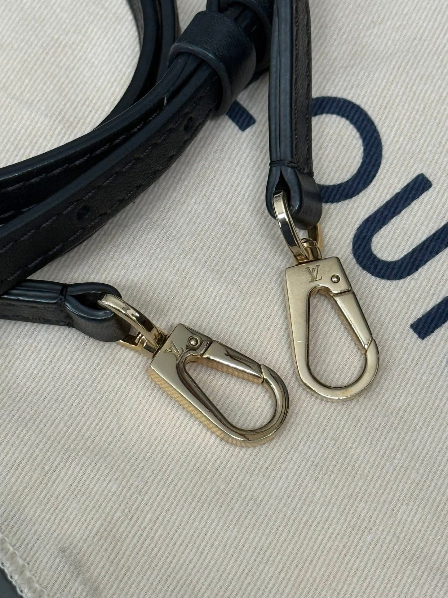 Locky BB Monogram Noir with Original Strap, Dustbag, Box and Paper bag - 📅 Year: 2010