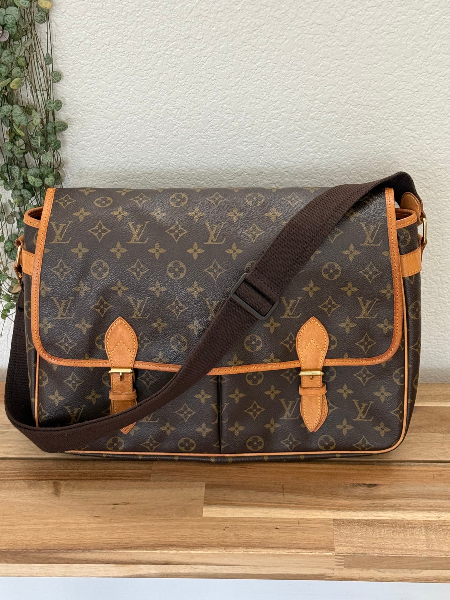 Gibeciere GM Crossbody - 📅 Year: 1997