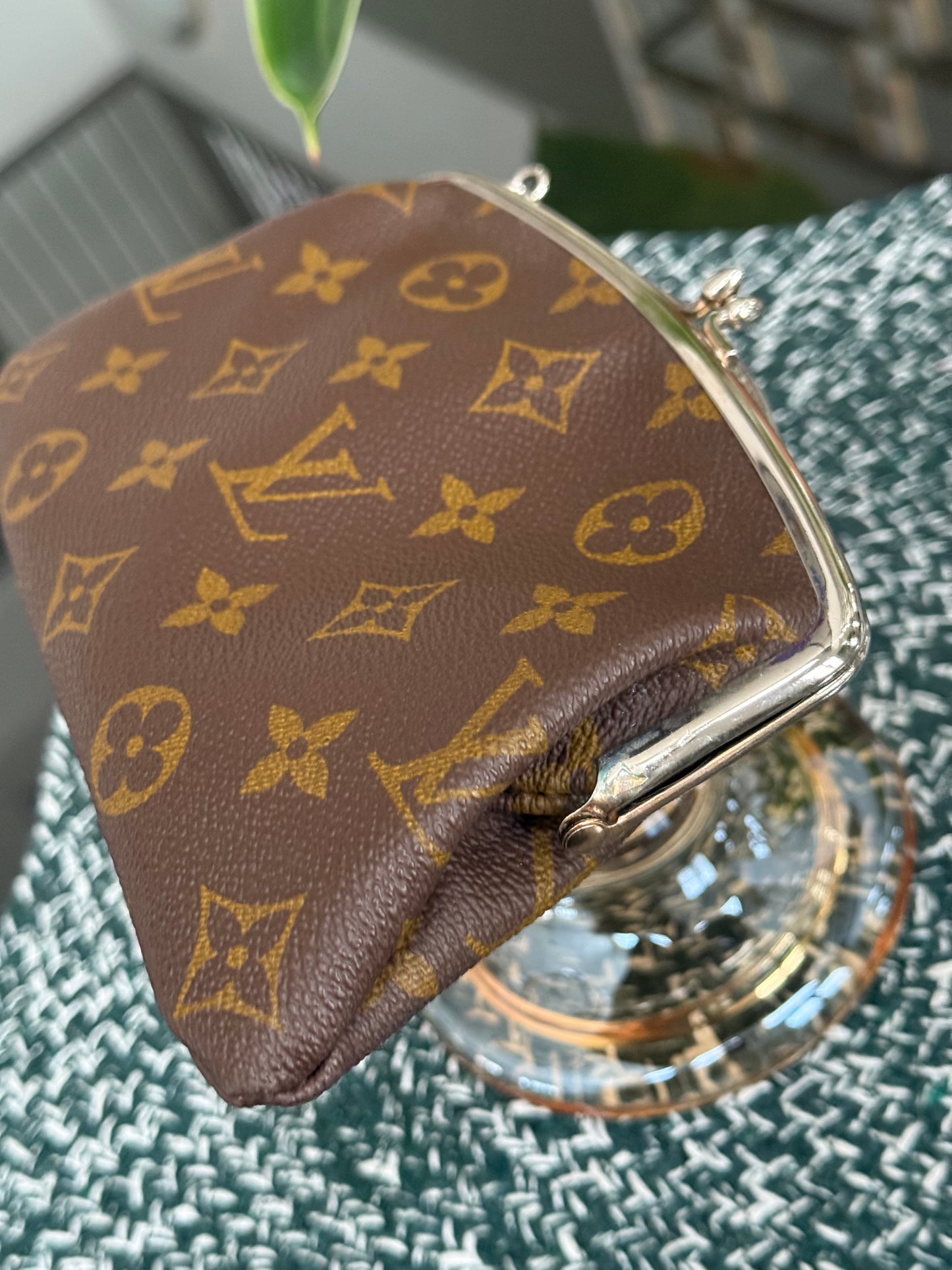 Vintage Monogram Kisslock Pouch🗓️