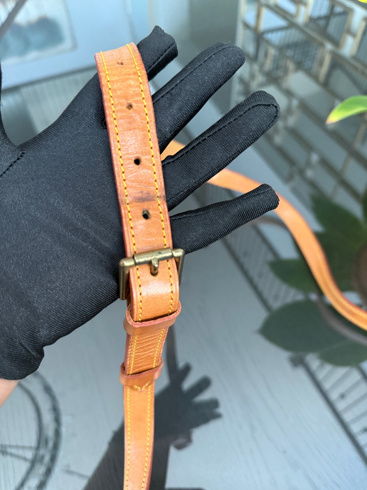 Jeaunefille GM Crossbody - 📅 Year: 1988