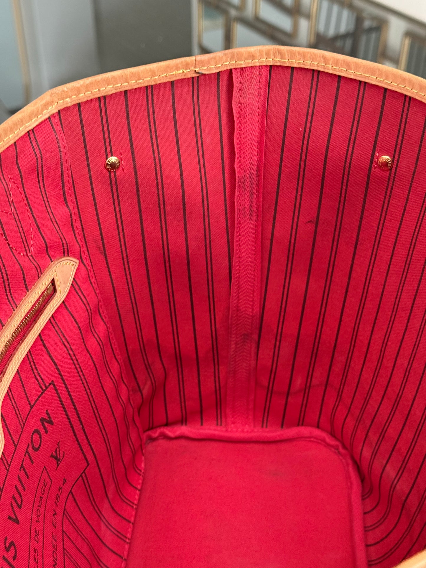 Neverfull MM Monogram in Cerise interior with Dustbag and Insert Organizer 📅 Year: 2020