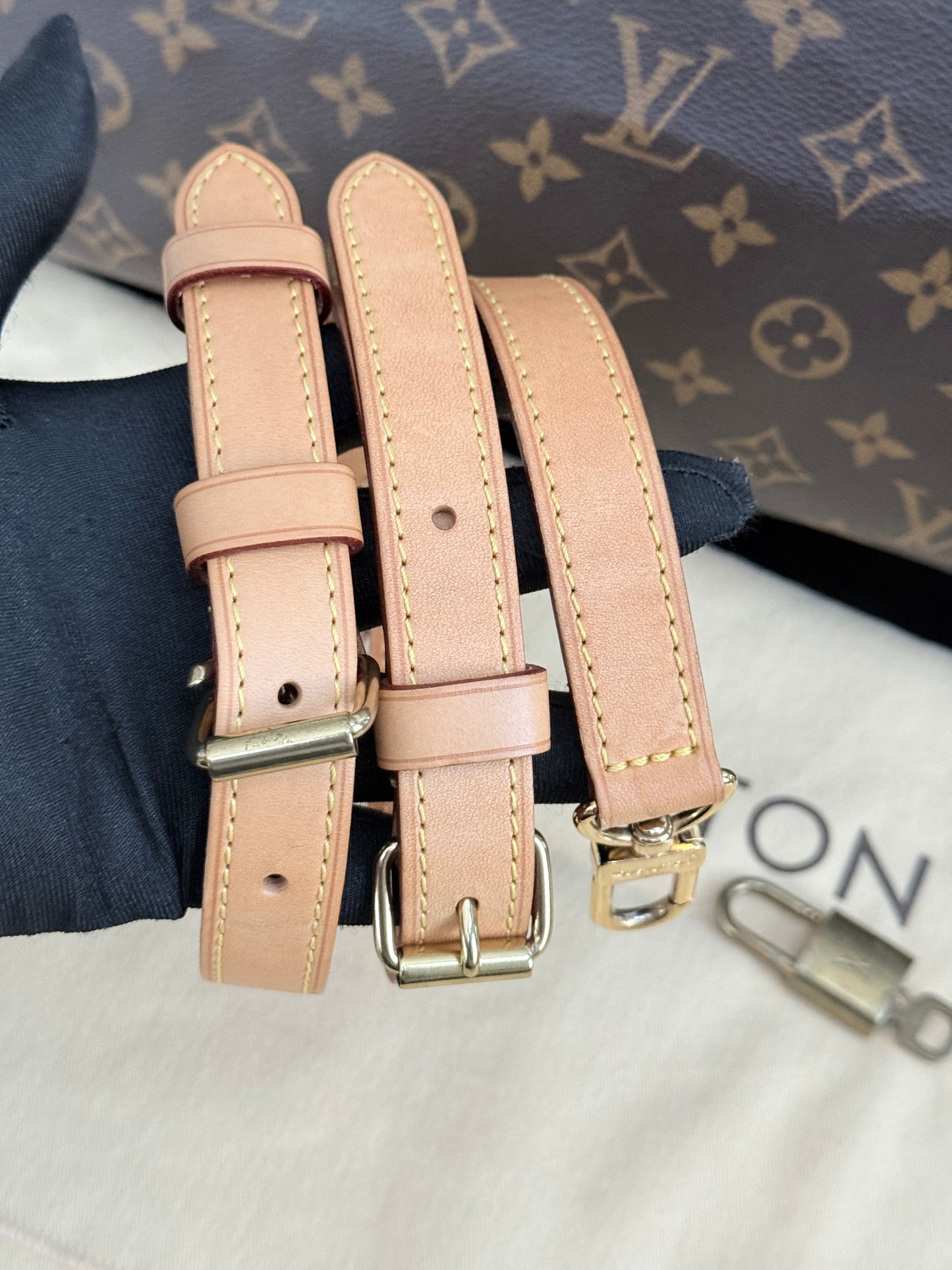 Speedy 40 Bandoulier in Monogram with Lock 🔐, Key and Dustbag 🗓️ Year: 2012