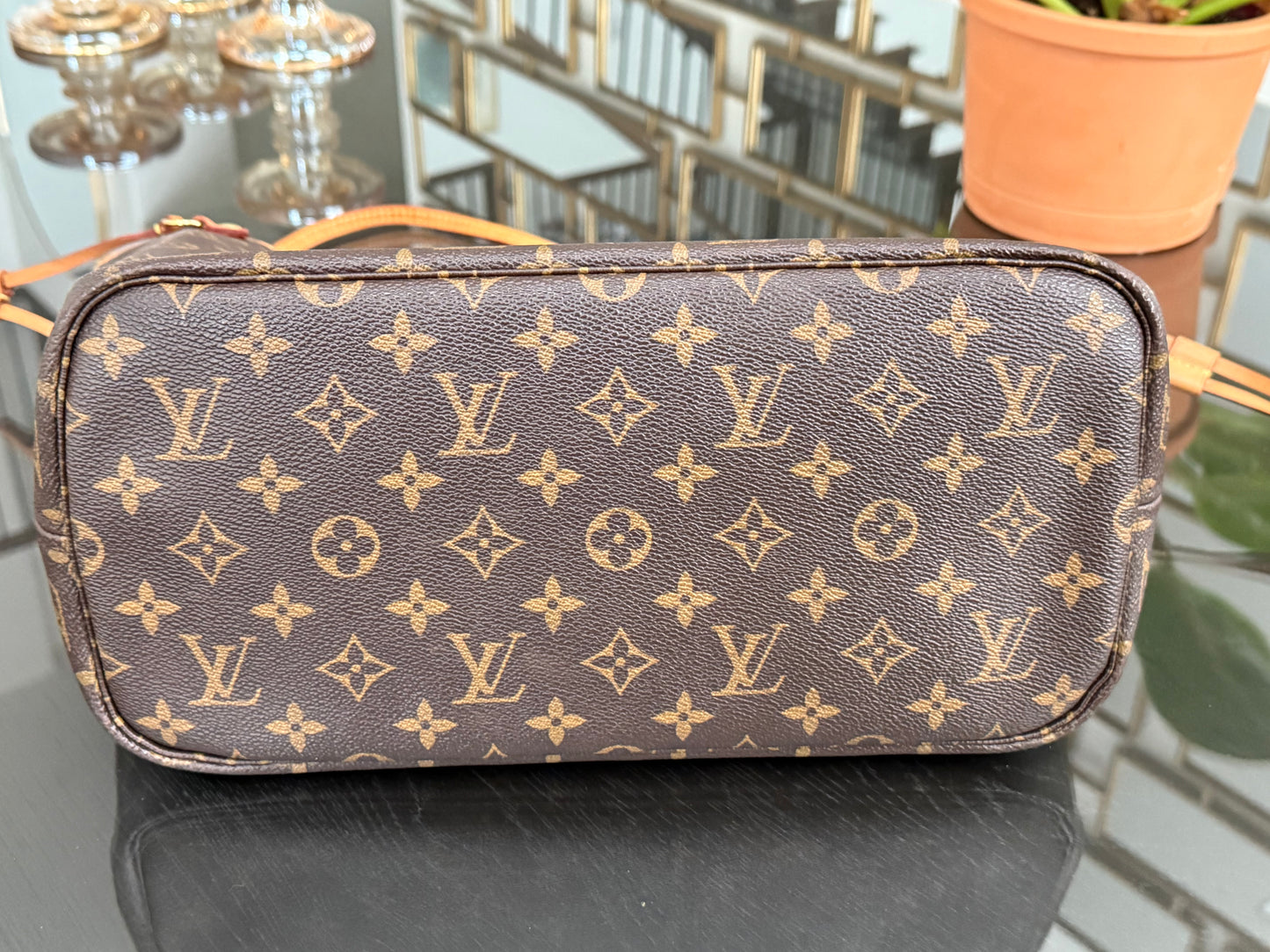 Neverfull MM in Peony interior with Dustbag 📅 Year: 2019