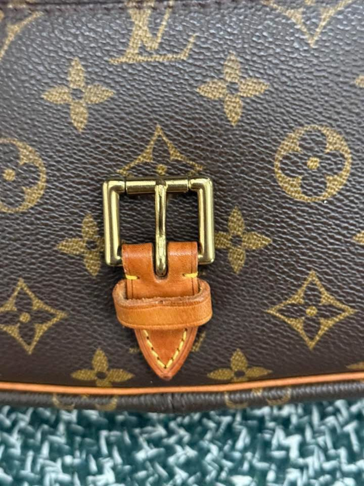 Sologne Crossbody 📅 Year: 2000