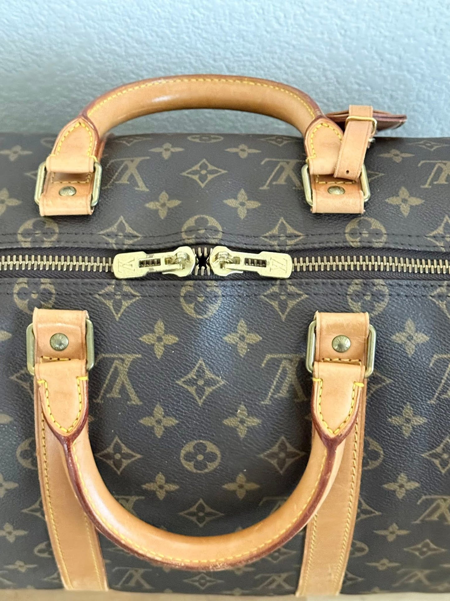 Keepall 50 Bandoulier with Original Strap, Luggage tag and Poignet  📅 Year: 1990