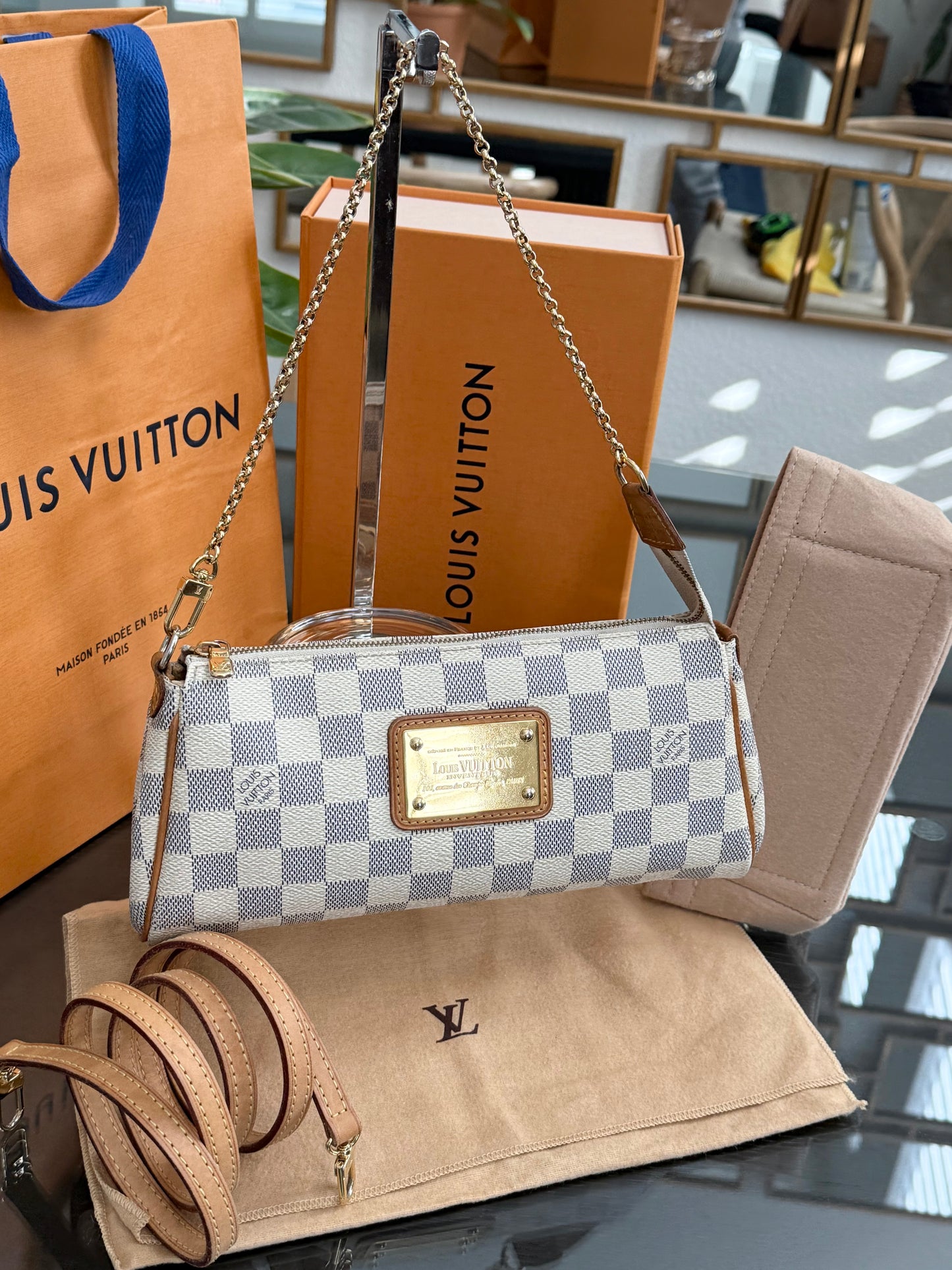 Eva Clutch in Azur with Original Strap,Box Dustbag and Insert Organizer 🗓️ Year: 2011