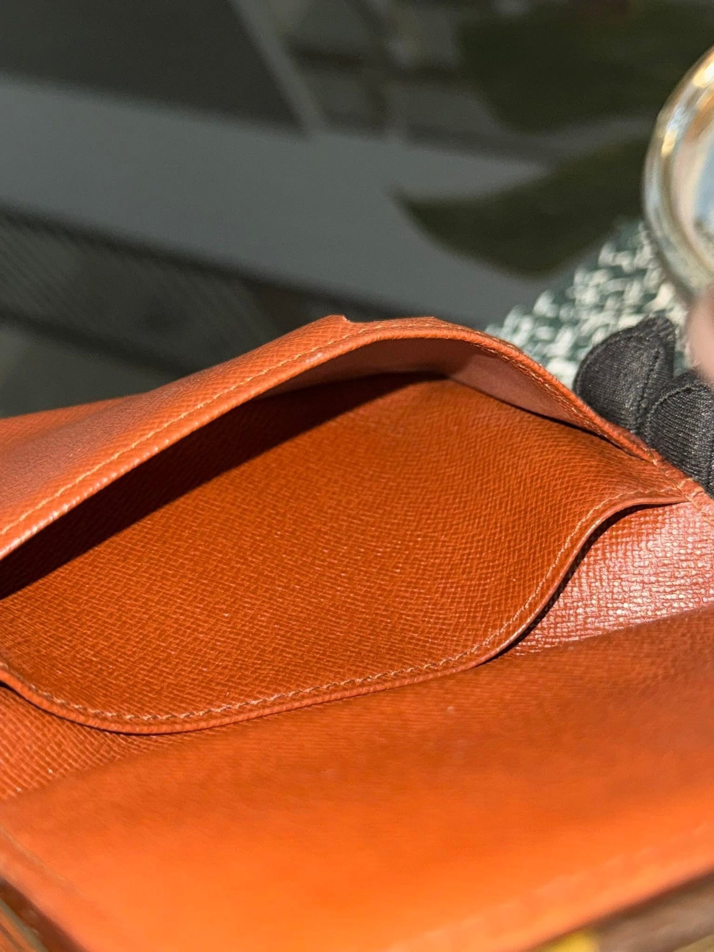 Kisslock Wallet in Monogram 🗓️ Year: 2001