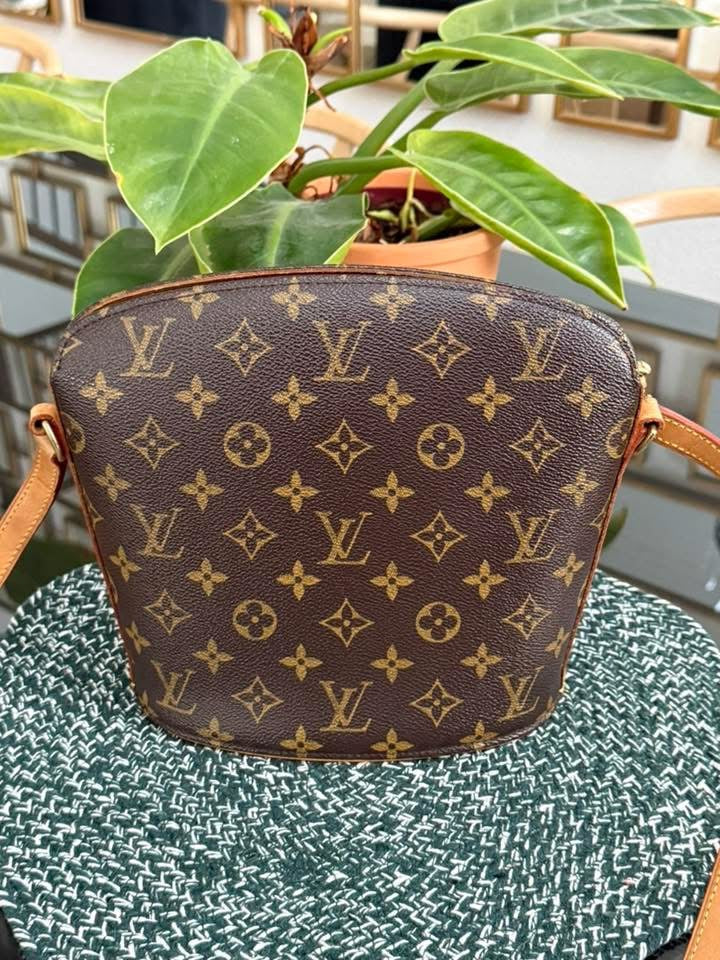Drouot Crossbody-🗓️ Year: 2004