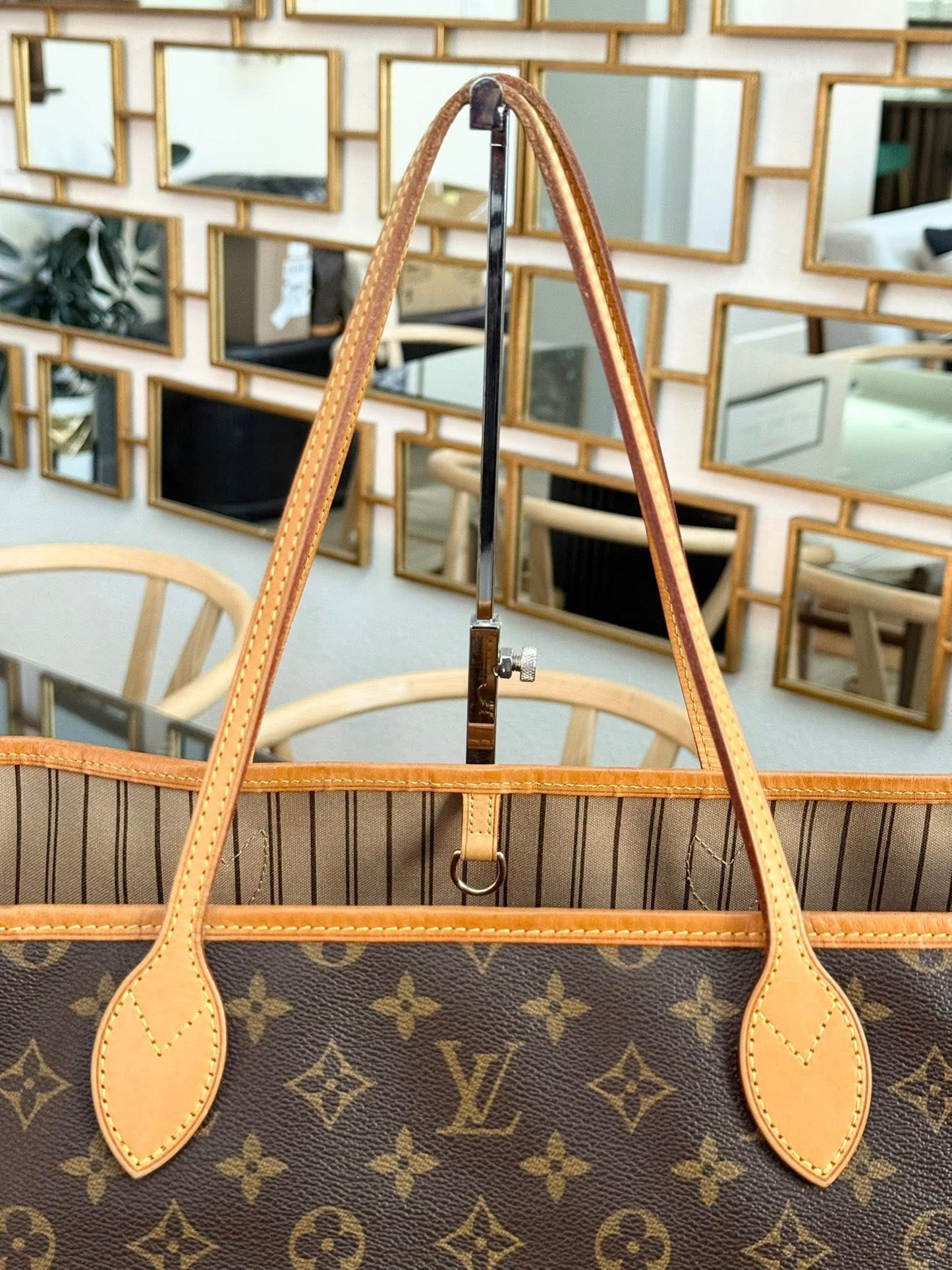 Neverfull GM in Monogram with Dustbag and Insert Organizer -🗓️ Year: 2015