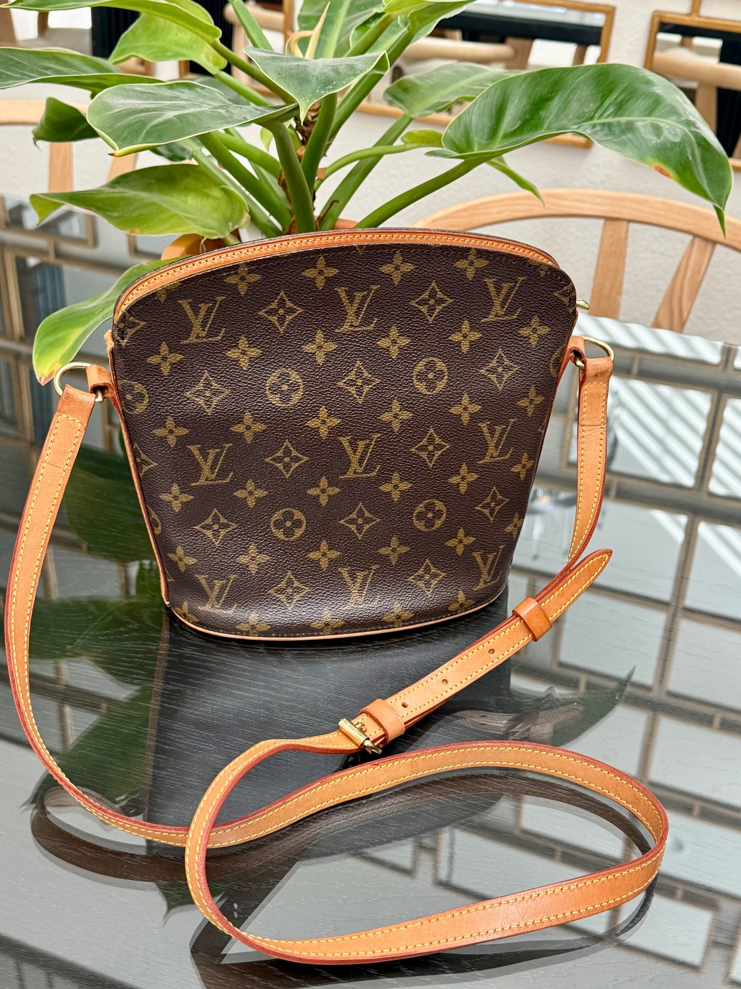 Drouot Crossbody 
📅 Year: 1996