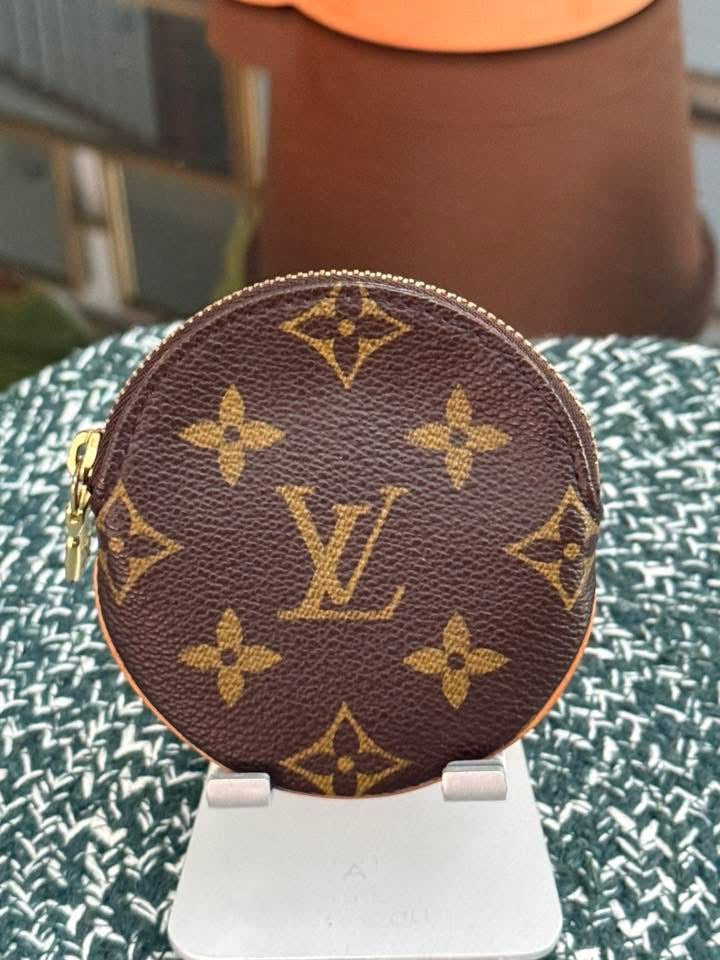 Monogram Round Coin Pouch 🗓️ Year: 2005