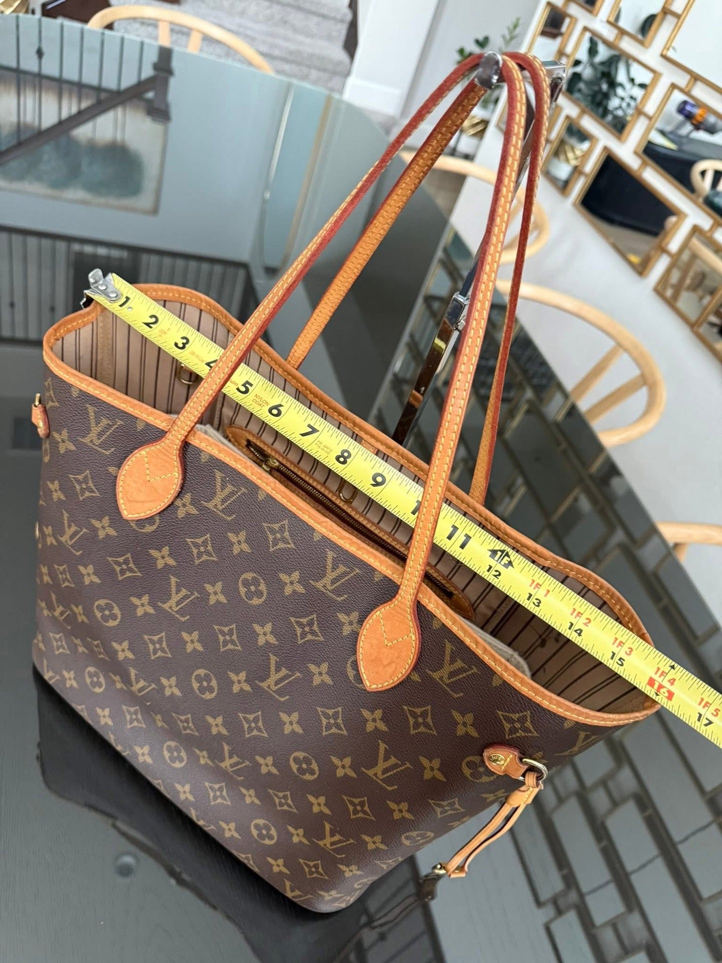 Neverfull MM with Dustbag 📅 Year: 2021