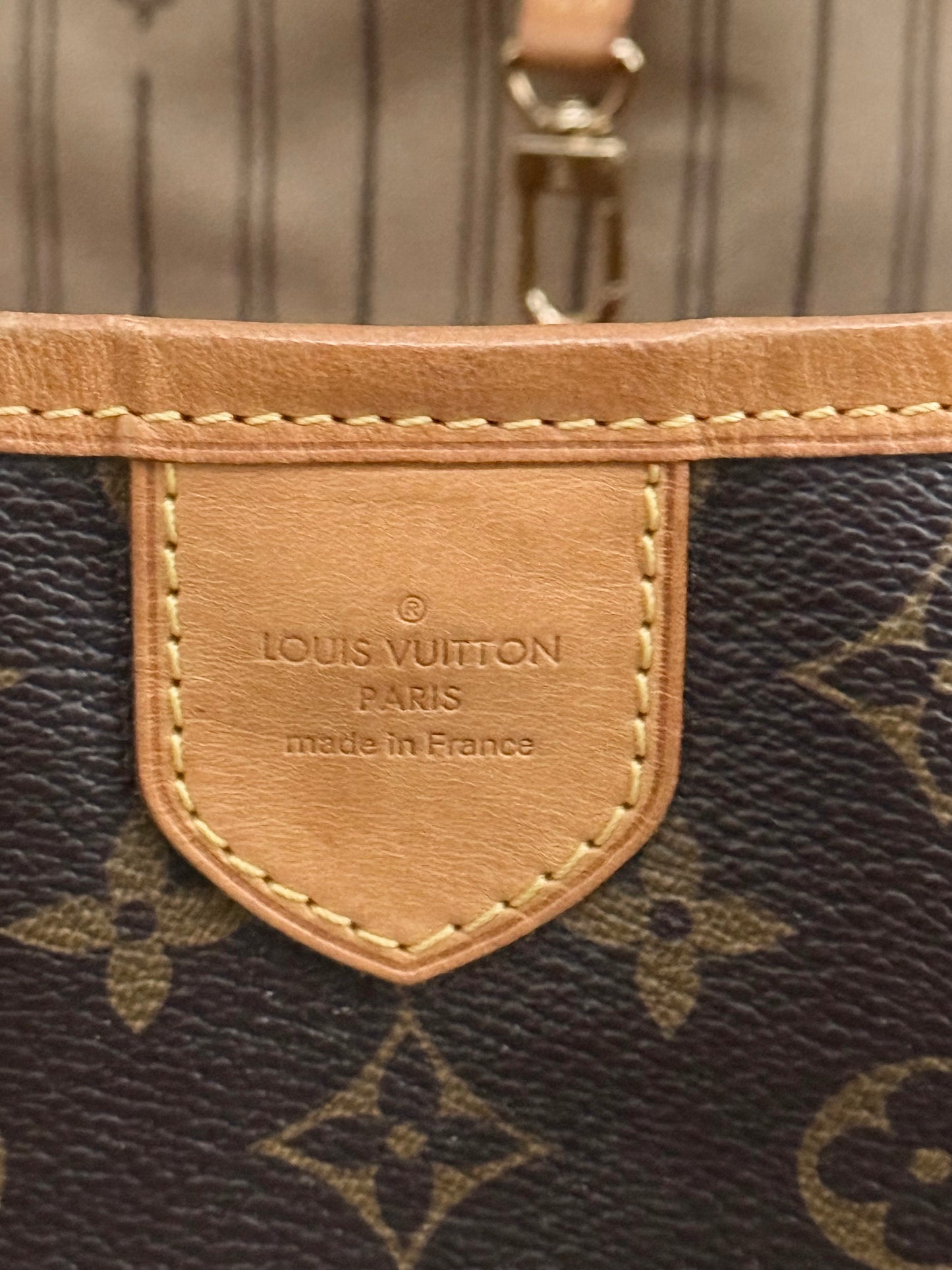 Delightful GM with Dustbag 🌹📅 Year: 2011