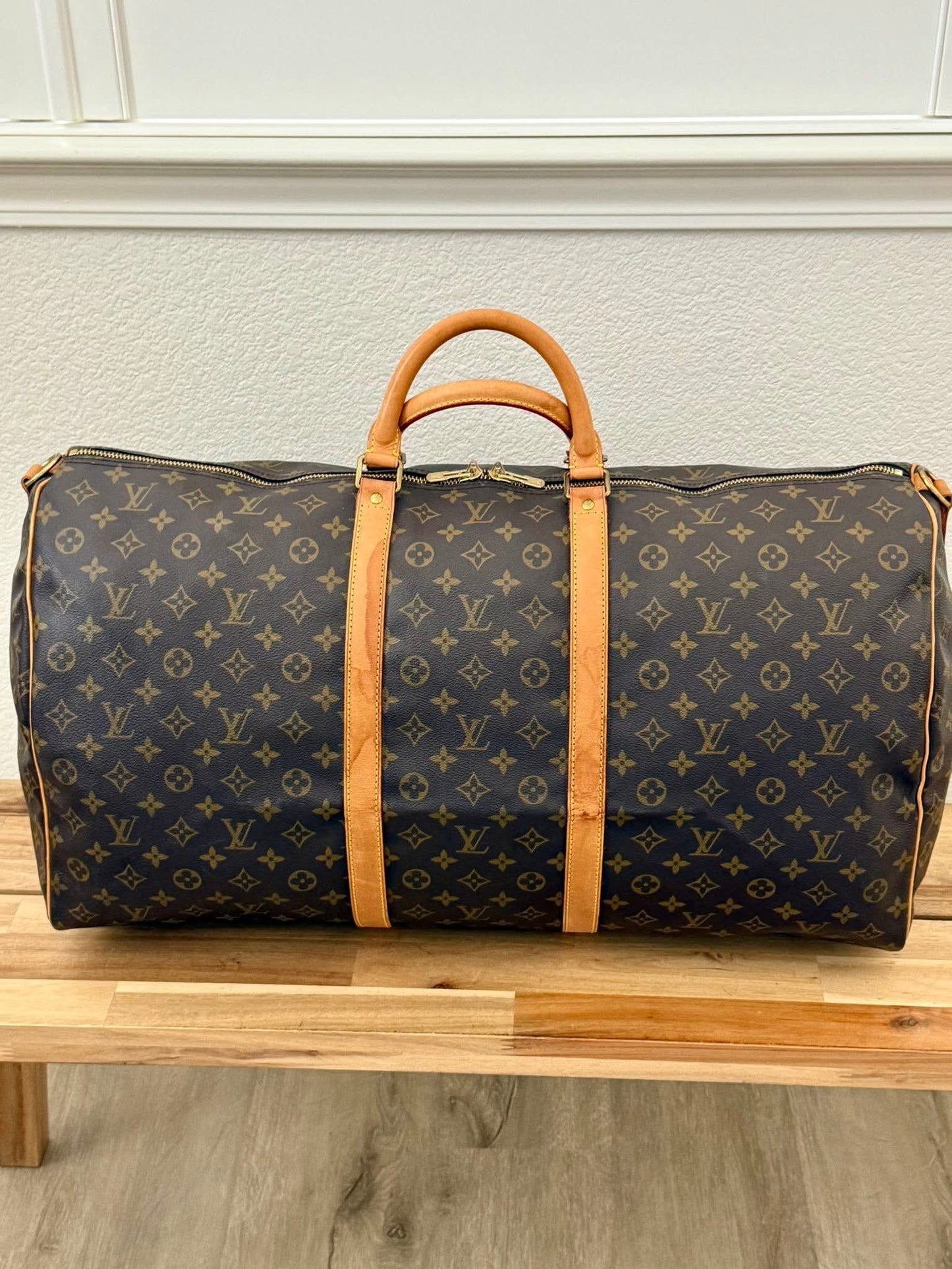 Keepall 60 Bandoulier with Original Strap, Luggage Tag and Poignet 📅 Year: 1991