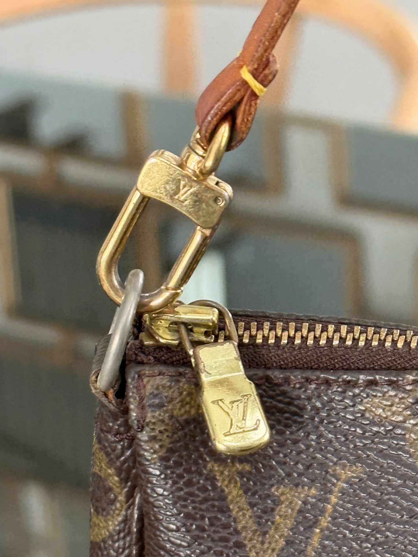 Pochette Accessories - 📅 Year: 2002