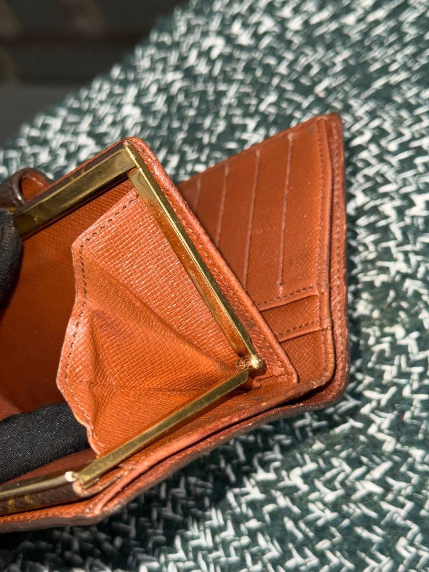 Kisslock Wallet in Monogram 🗓️ Year: 1998