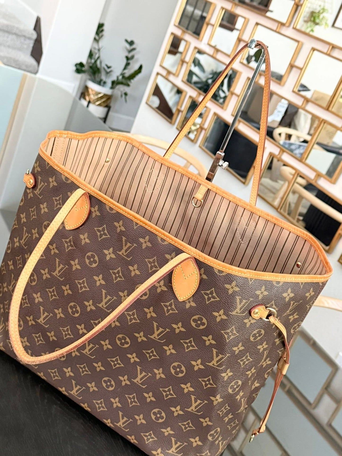 Neverfull GM in Monogram with Dustbag and Insert Organizer -🗓️ Year: 2015