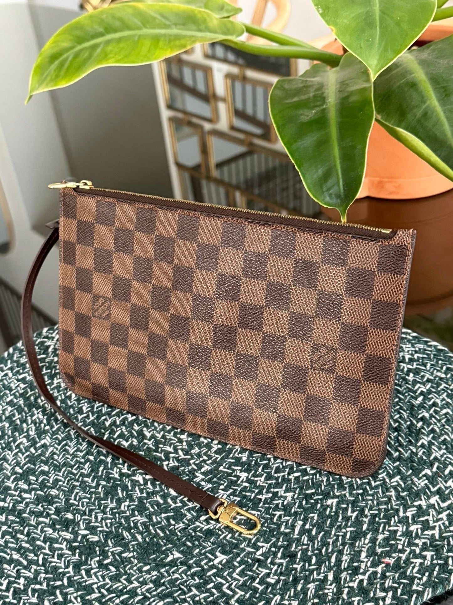 Neverfull MM/GM in DE Pouch with Wriststrap 🗓️ Year: 2016