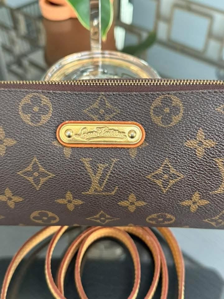 Eva Clutch in Monogram with Original Strap, Insert Organizer, Box and Paper bag 🗓️ Year: 2010