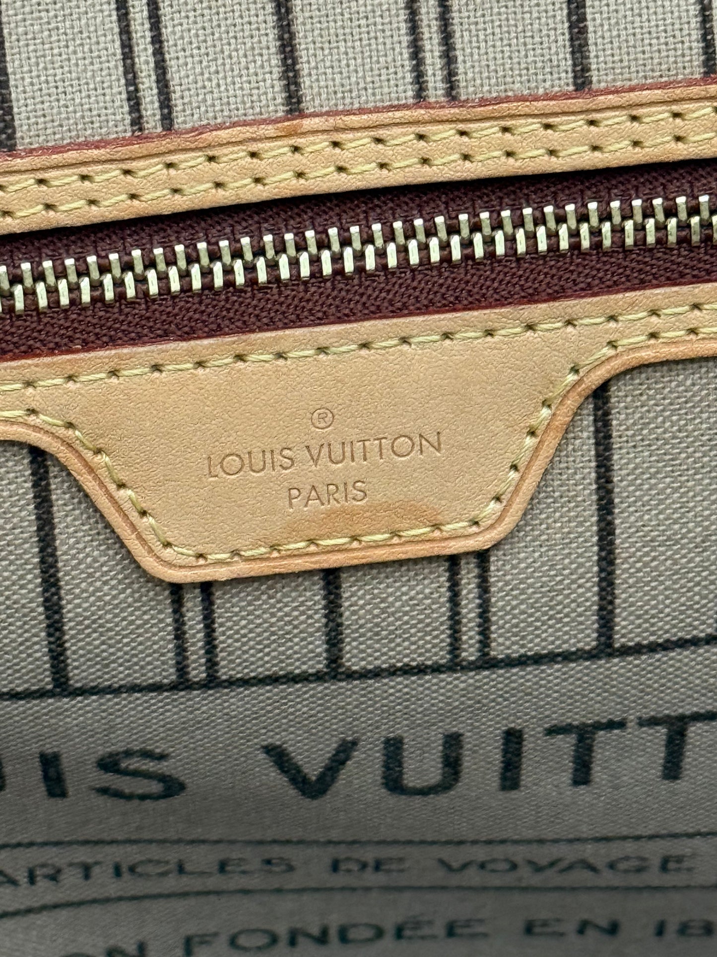 Neverfull MM in Monogram with Dustbag and Insert Organizer 📅 Year: 2017