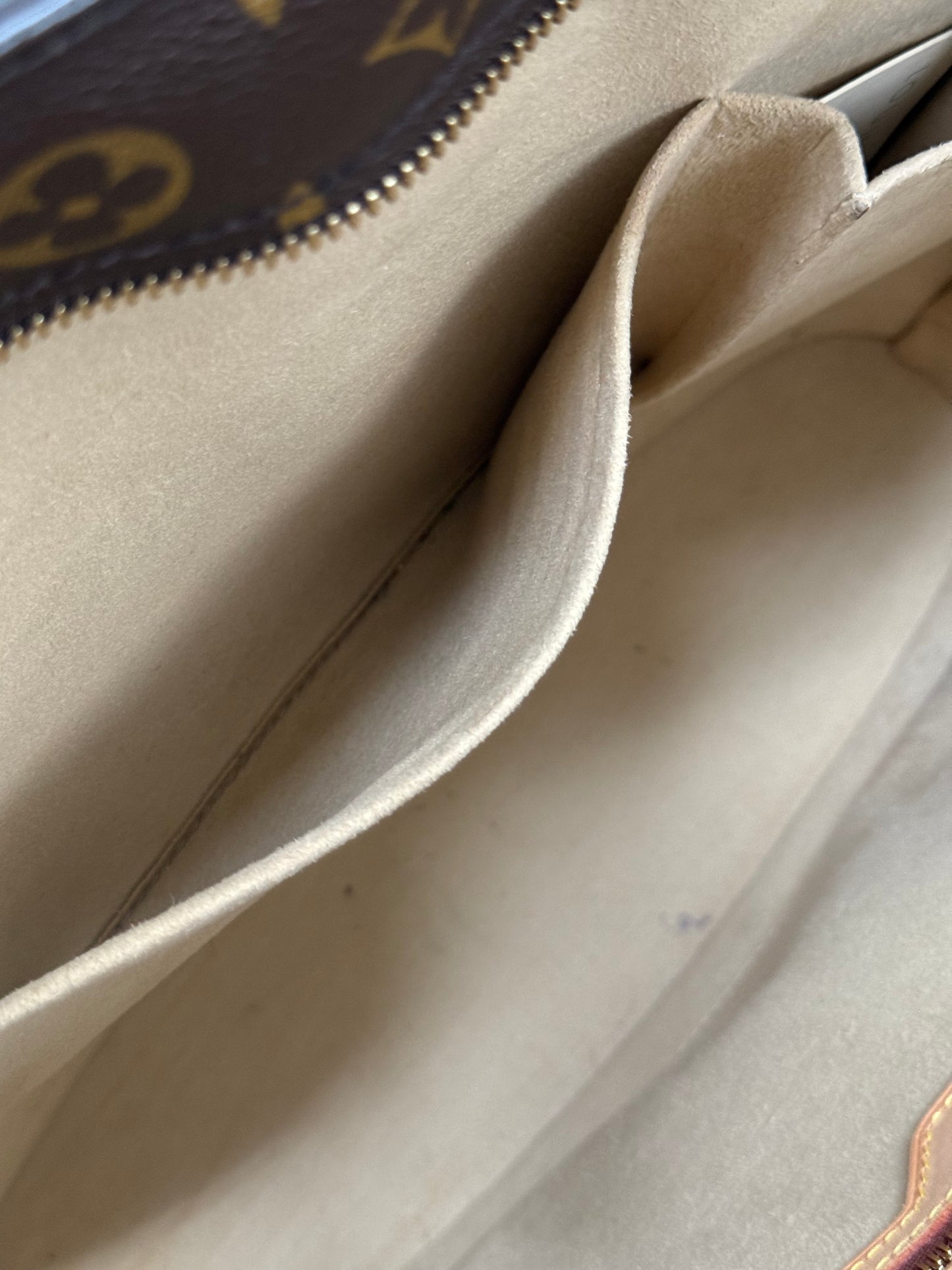 Babylone -🗓️ Year: 2004