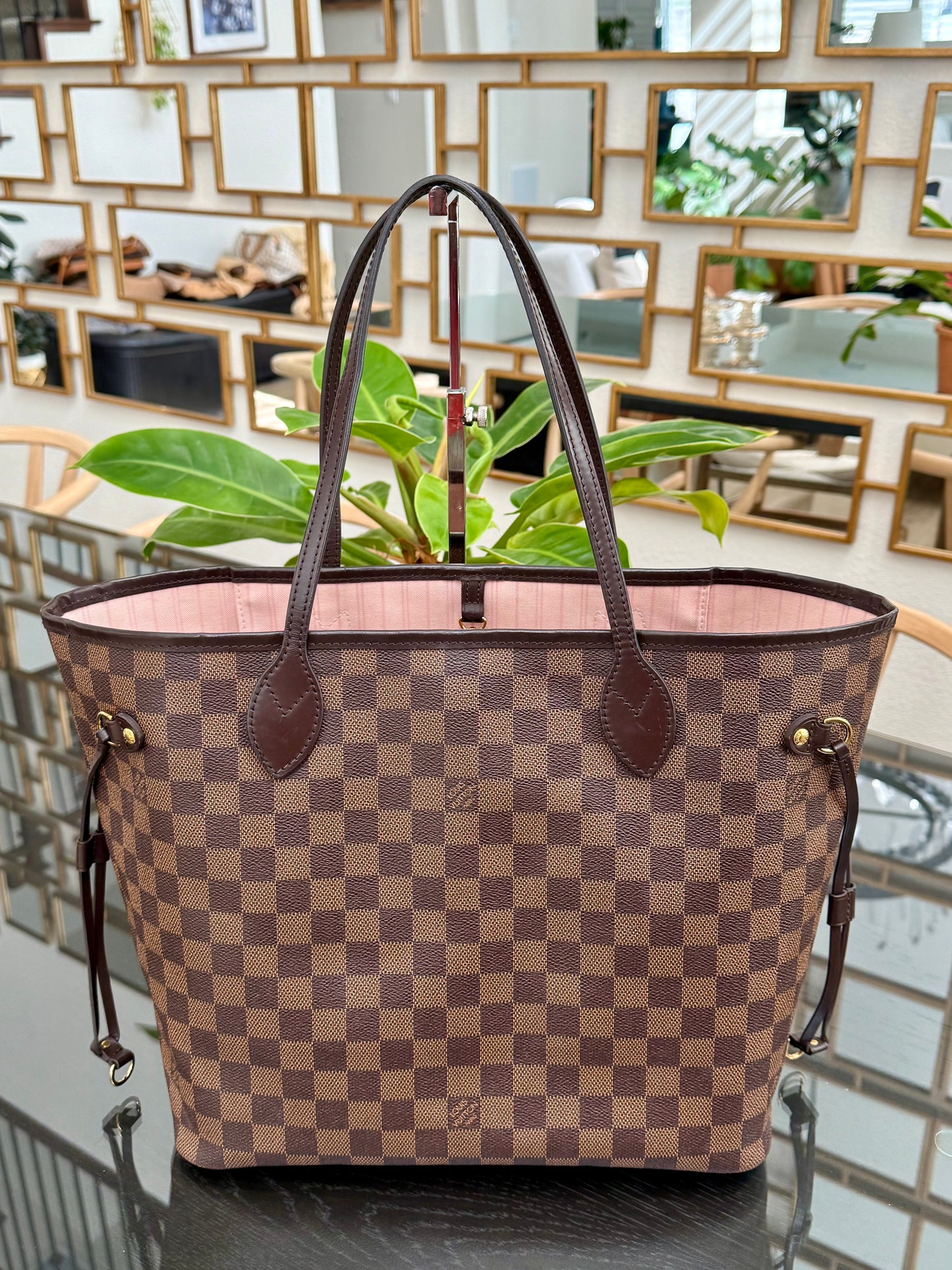 Neverfull MM in Rose Ballerine interior with Dustbag - Microchip